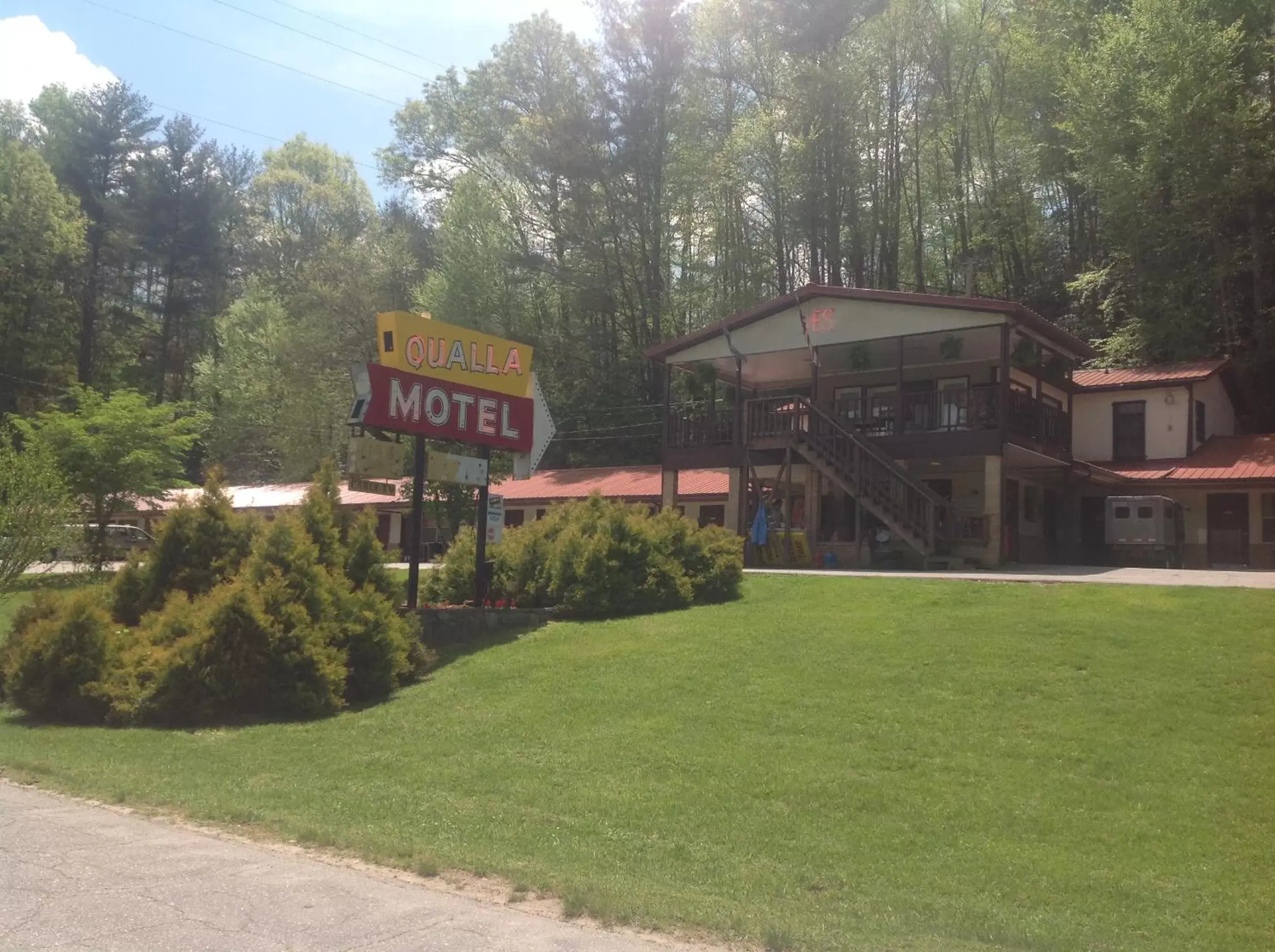 Property Building in Qualla Cabins and Motel Cherokee near Casino