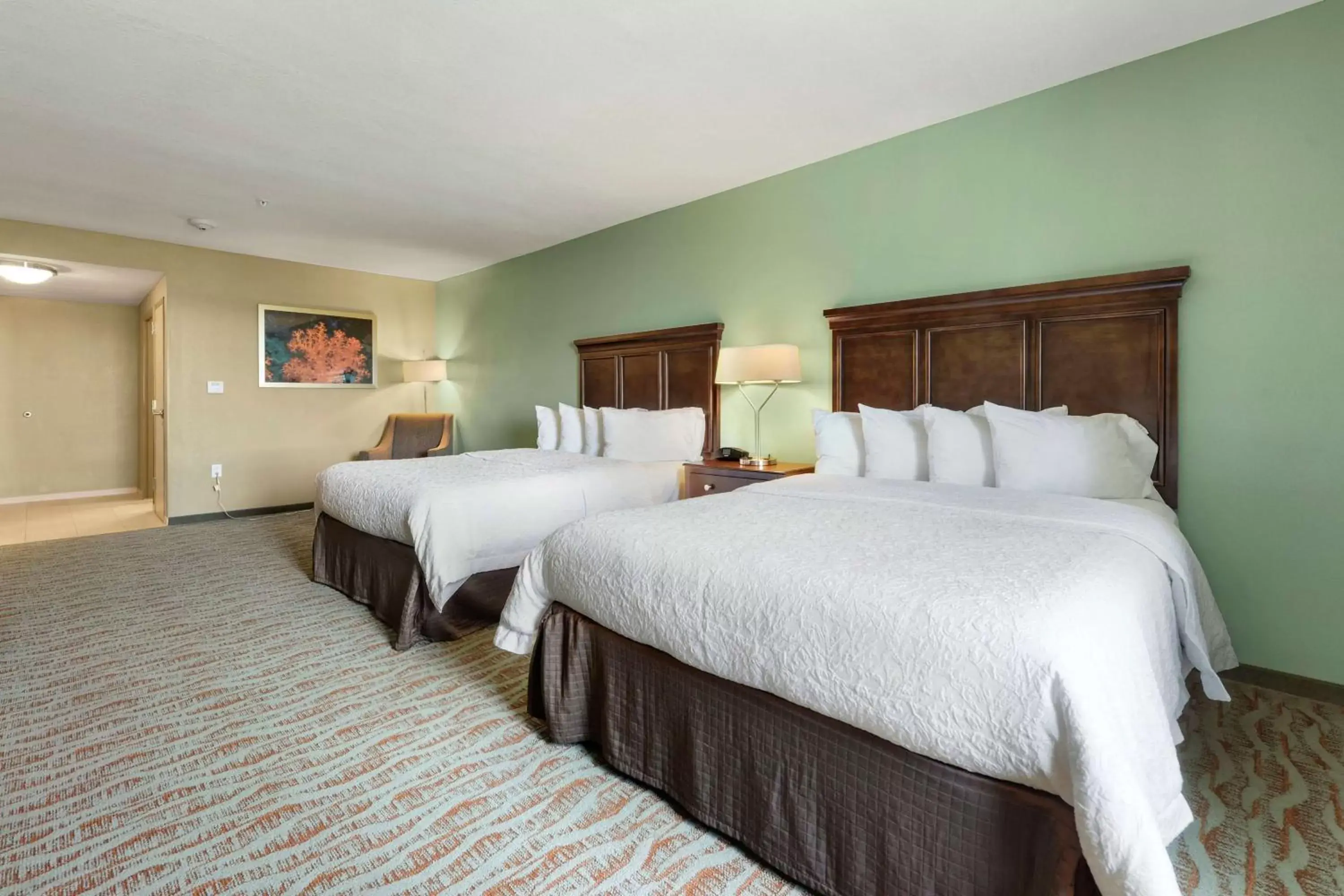 Photo of the whole room, Bed in Hampton Inn & Suites Gulfport