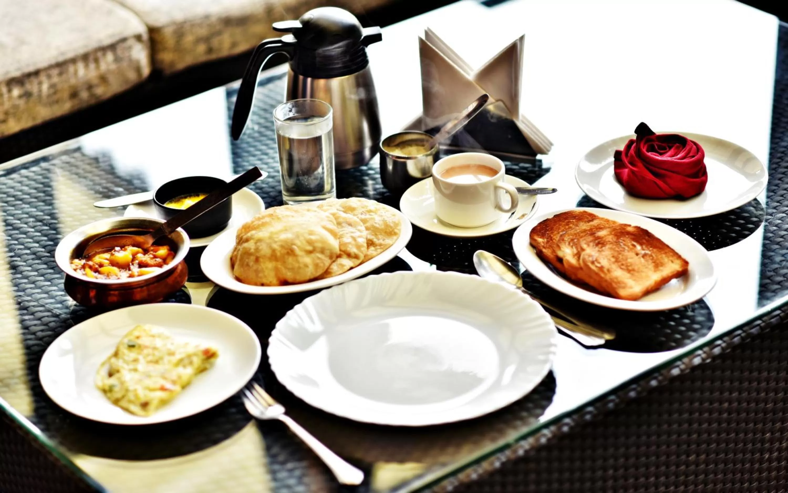 Food and drinks in Sood's Himalayan Vista