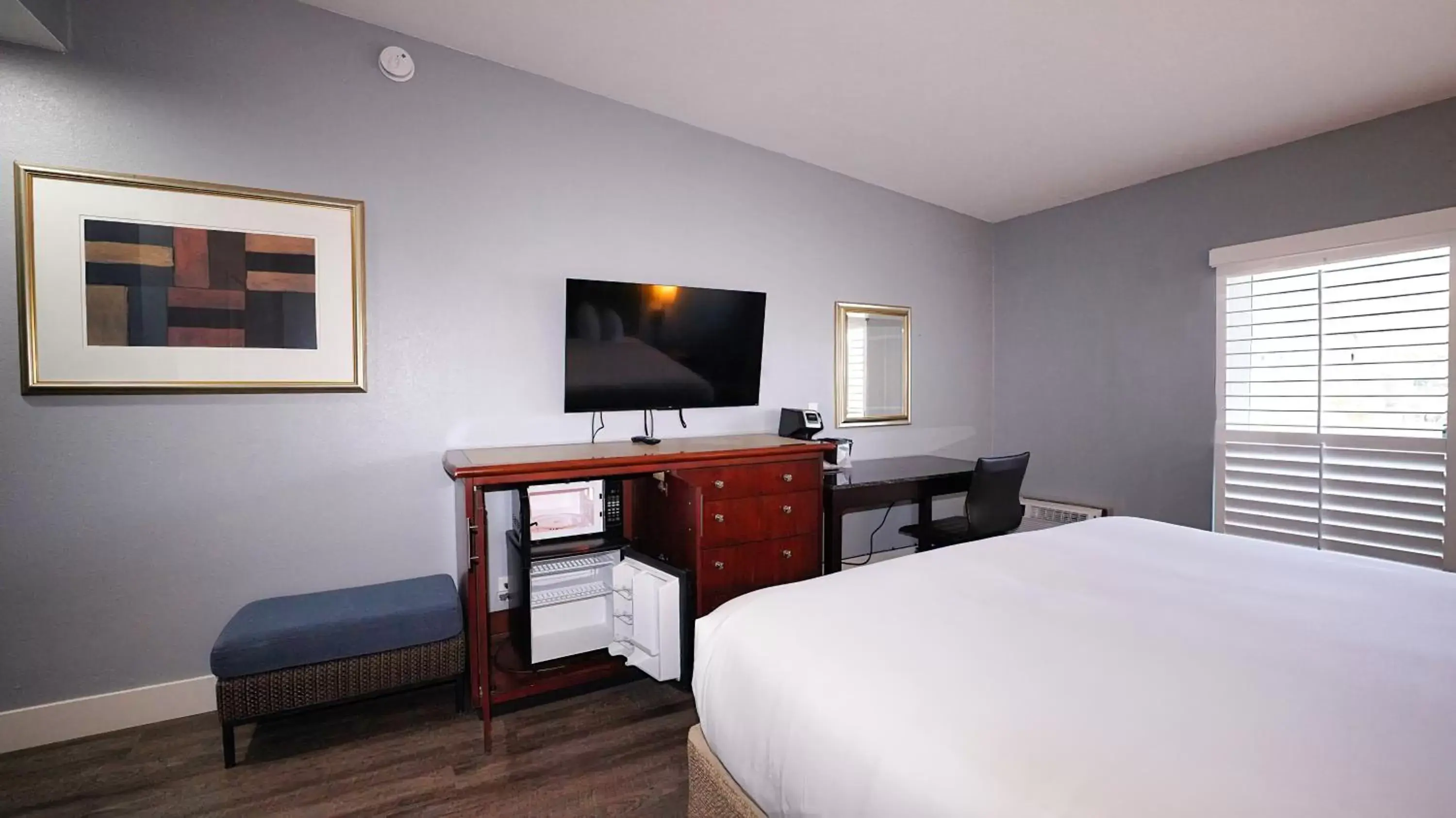 TV and multimedia, Bed in SeaSide Inn & Suites