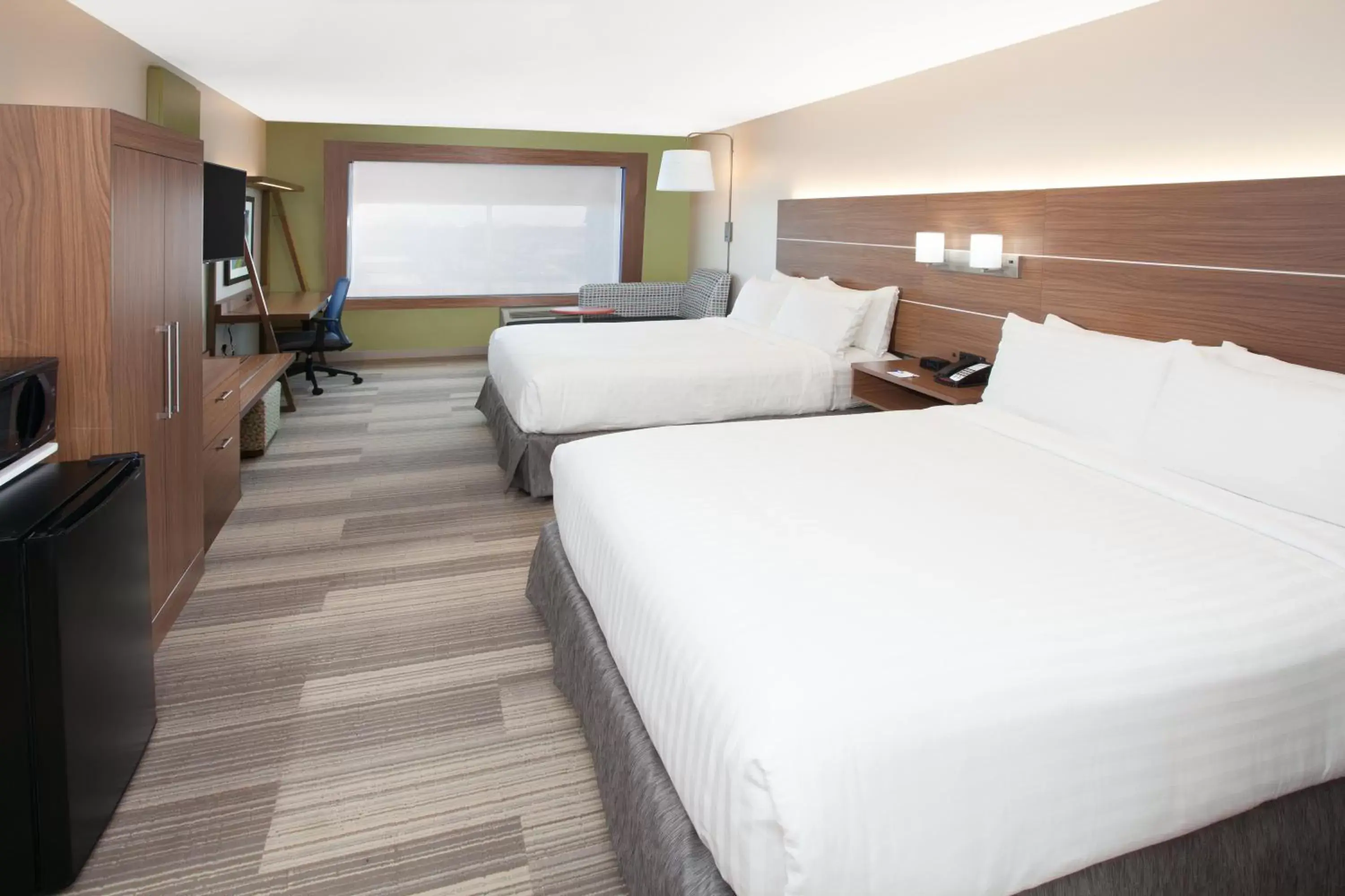 Photo of the whole room, Bed in Holiday Inn Express & Suites - Sterling Heights-Detroit Area, an IHG Hotel