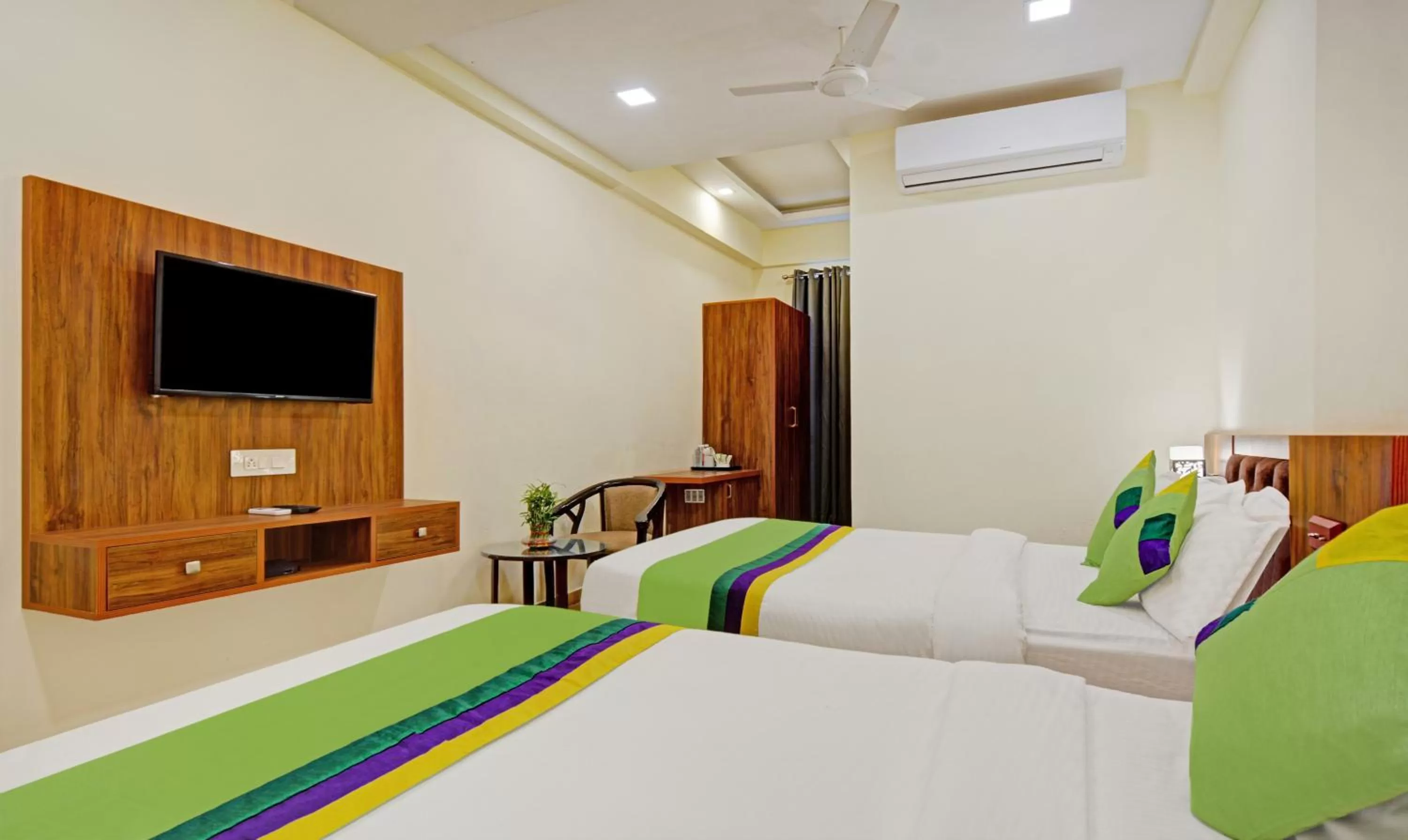 Photo of the whole room, Bed in Tripli Hotels Le Shelton