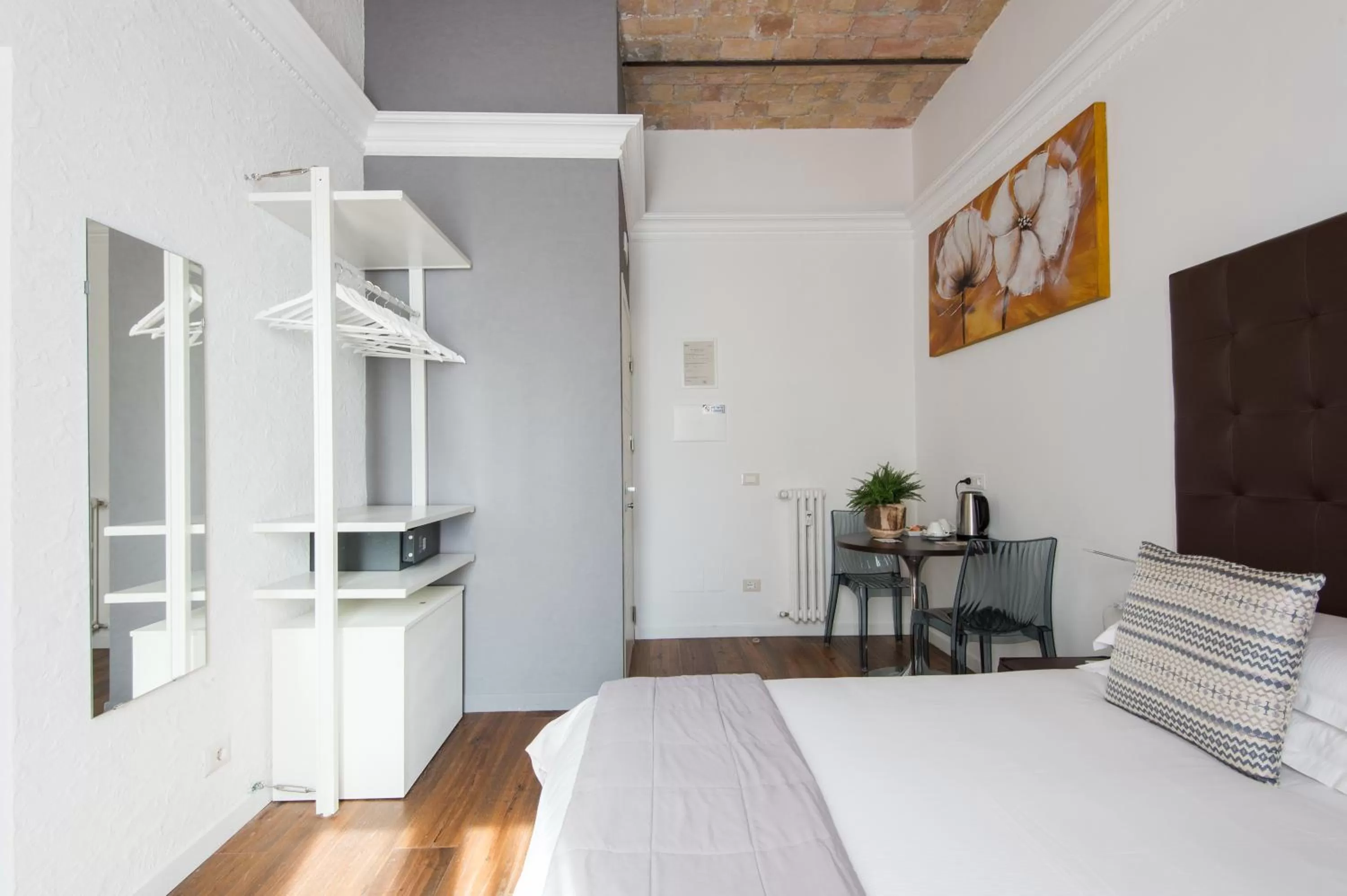 Photo of the whole room, Bed in New Design St.Peter