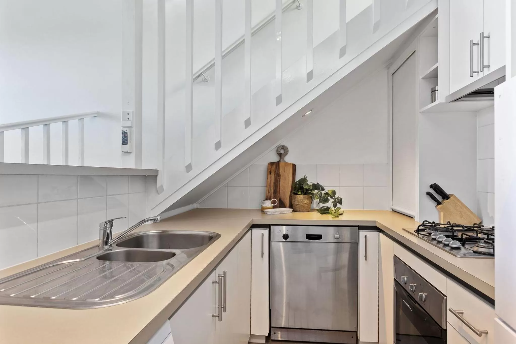 Kitchen/Kitchenette in Whitecrest Eco Apartments Great Ocean Road