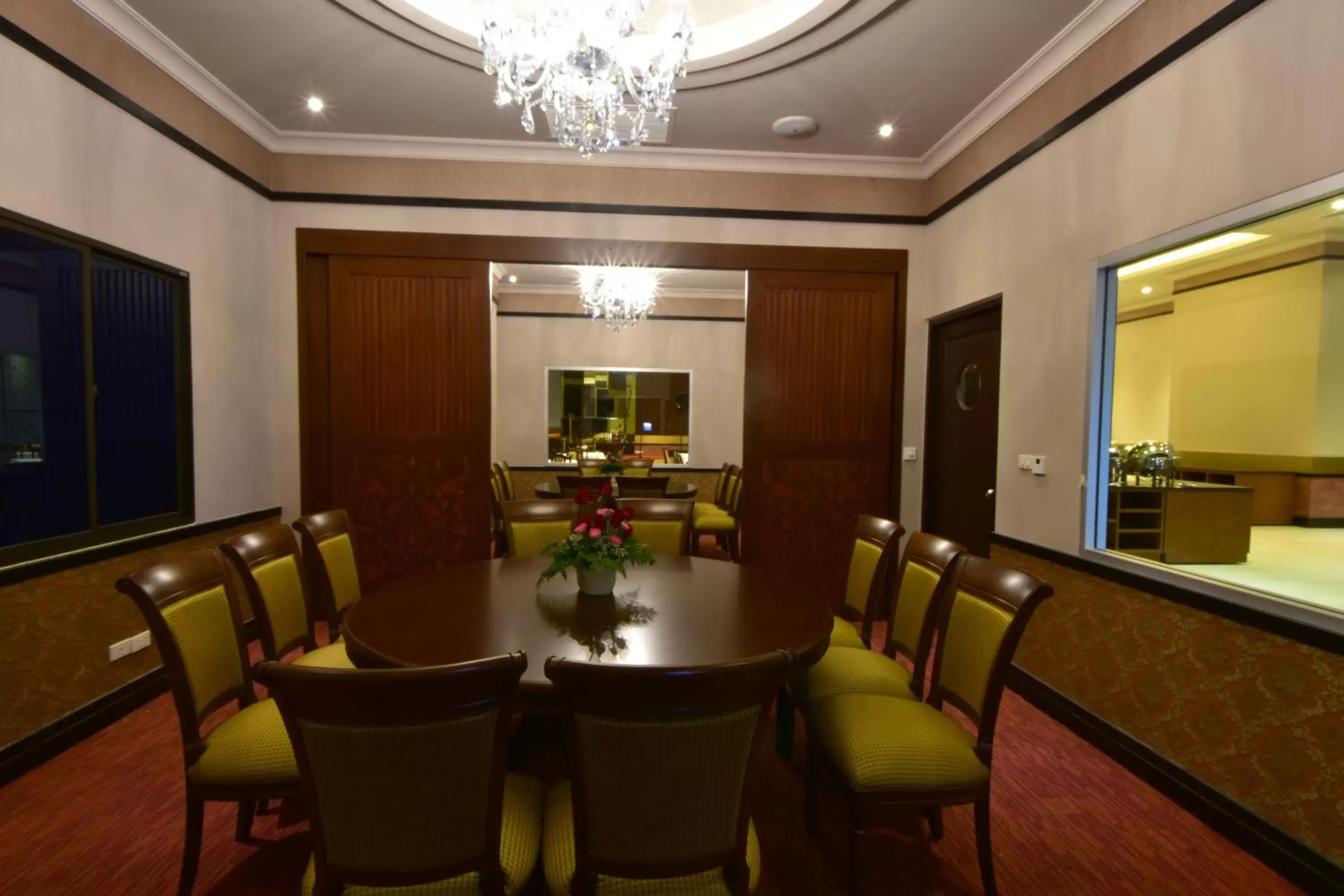 Restaurant/places to eat in Siam Oriental Hotel Restaurant/places to eat in Siam Oriental Hotel
