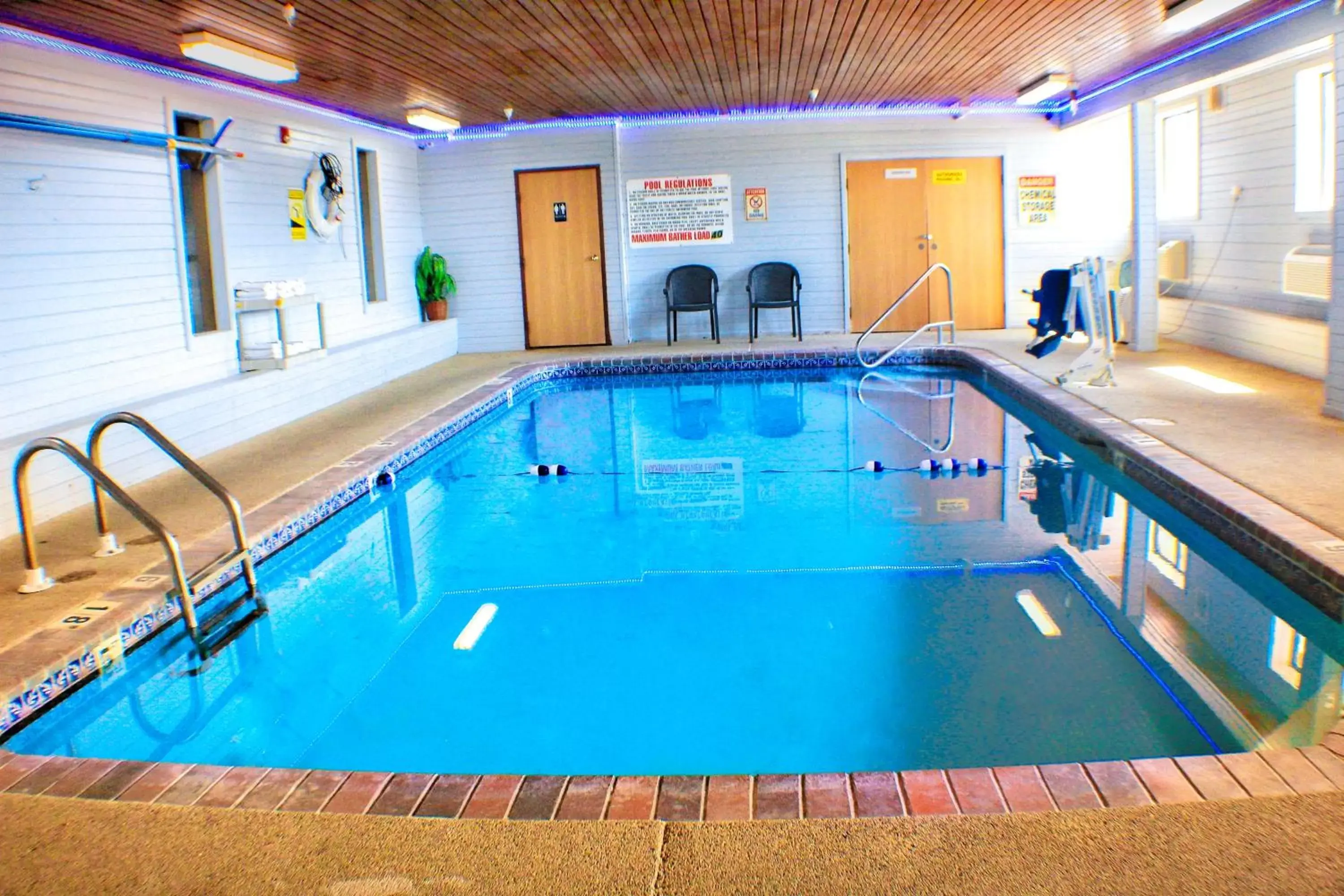 Pool view, Swimming Pool in Victorian Inn & Suites-York