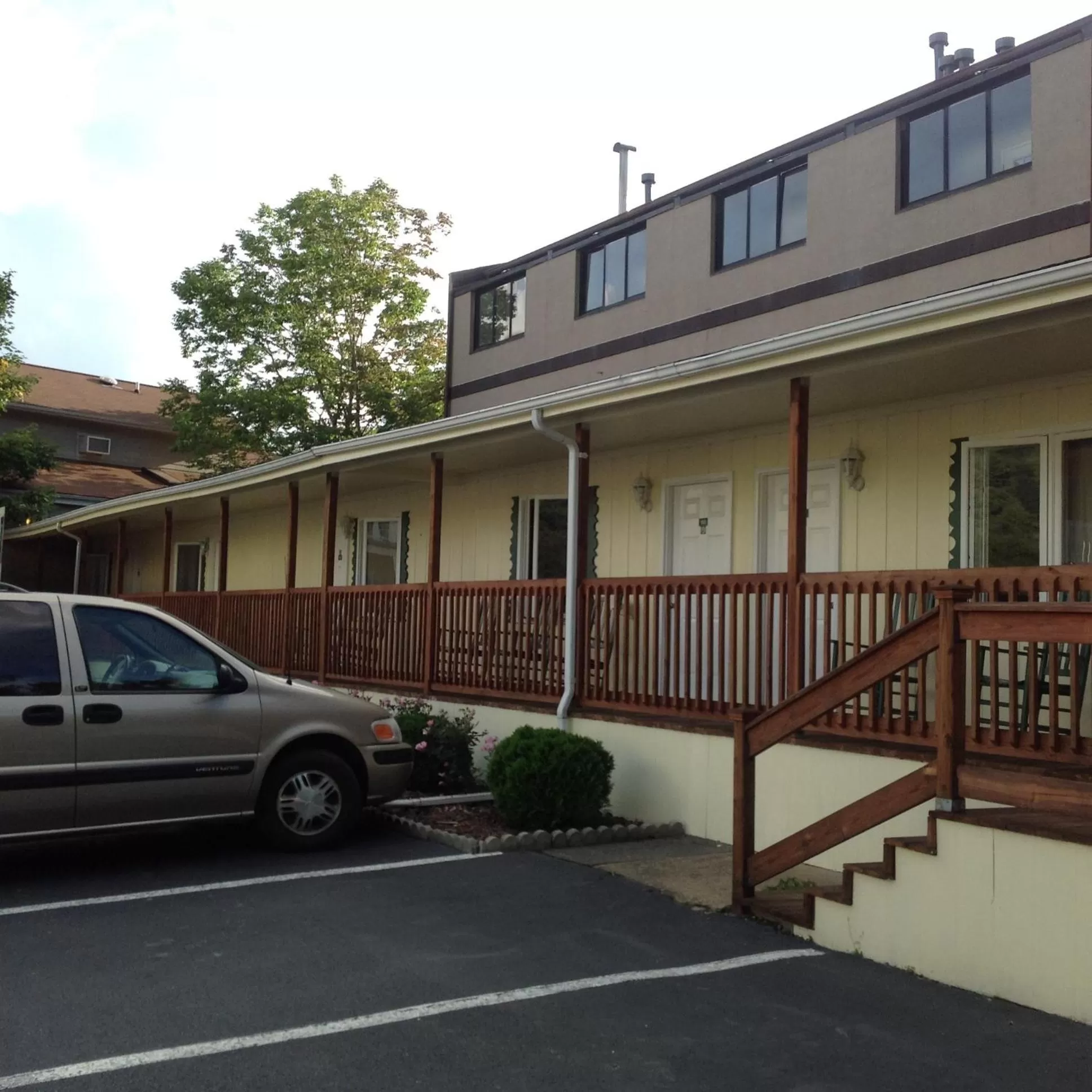 Facade/entrance in Boxwood Lodge Blowing Rock near Boone-University
