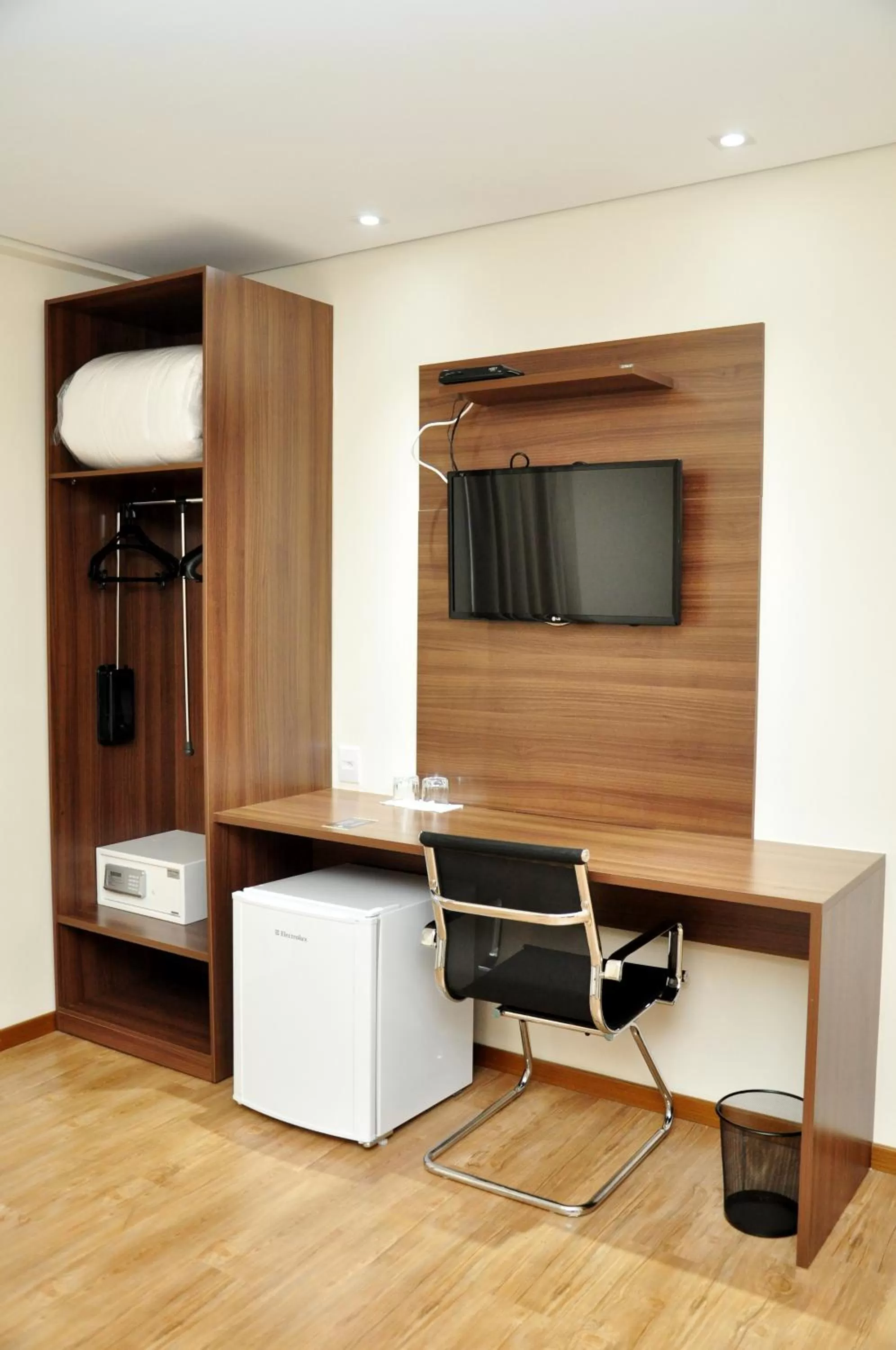 TV and multimedia in Hotel Mohave