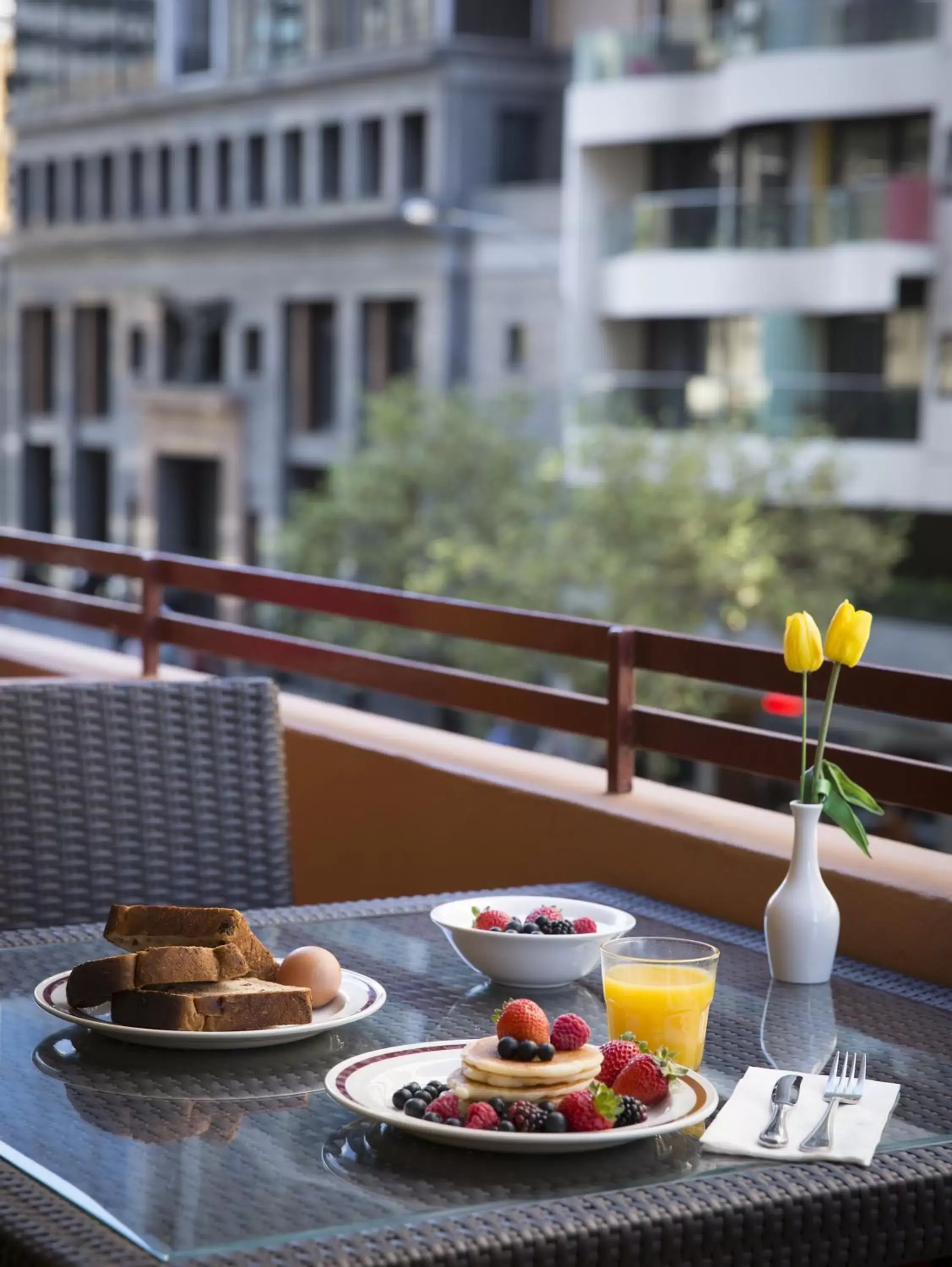 Dining area in ibis Sydney World Square