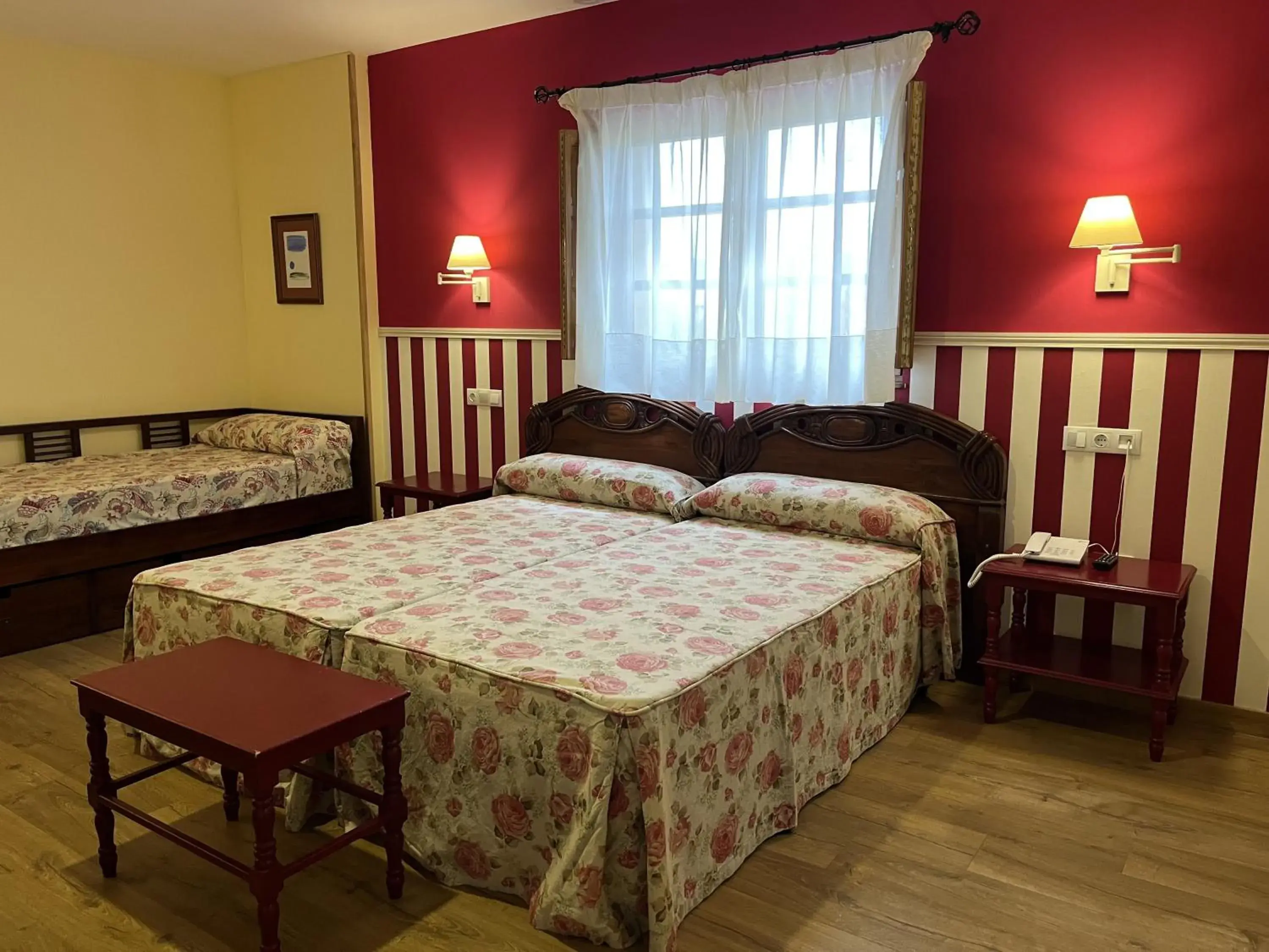 Family Room in Hotel Colonial de Santillana