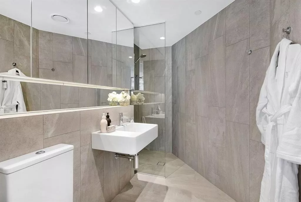 Shower in Vue Broadbeach - Official