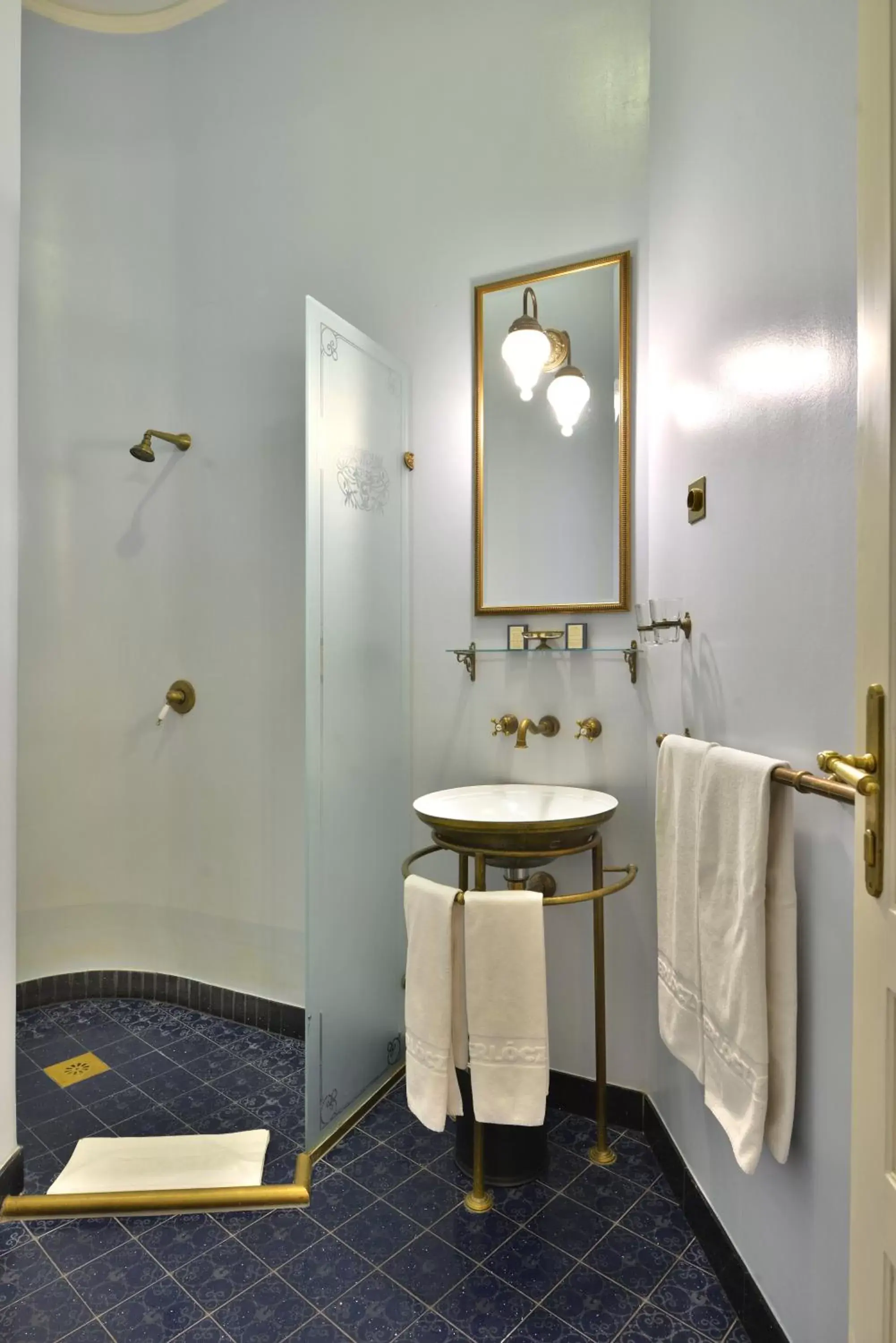 Bathroom in Gerlóczy Boutique Hotel