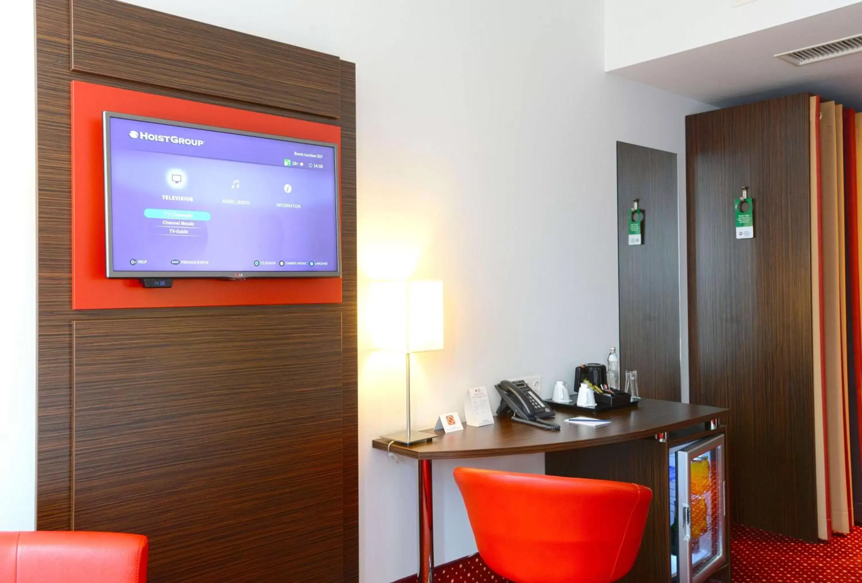 Photo of the whole room, TV/Entertainment Center in Best Western Plus Amedia Wien