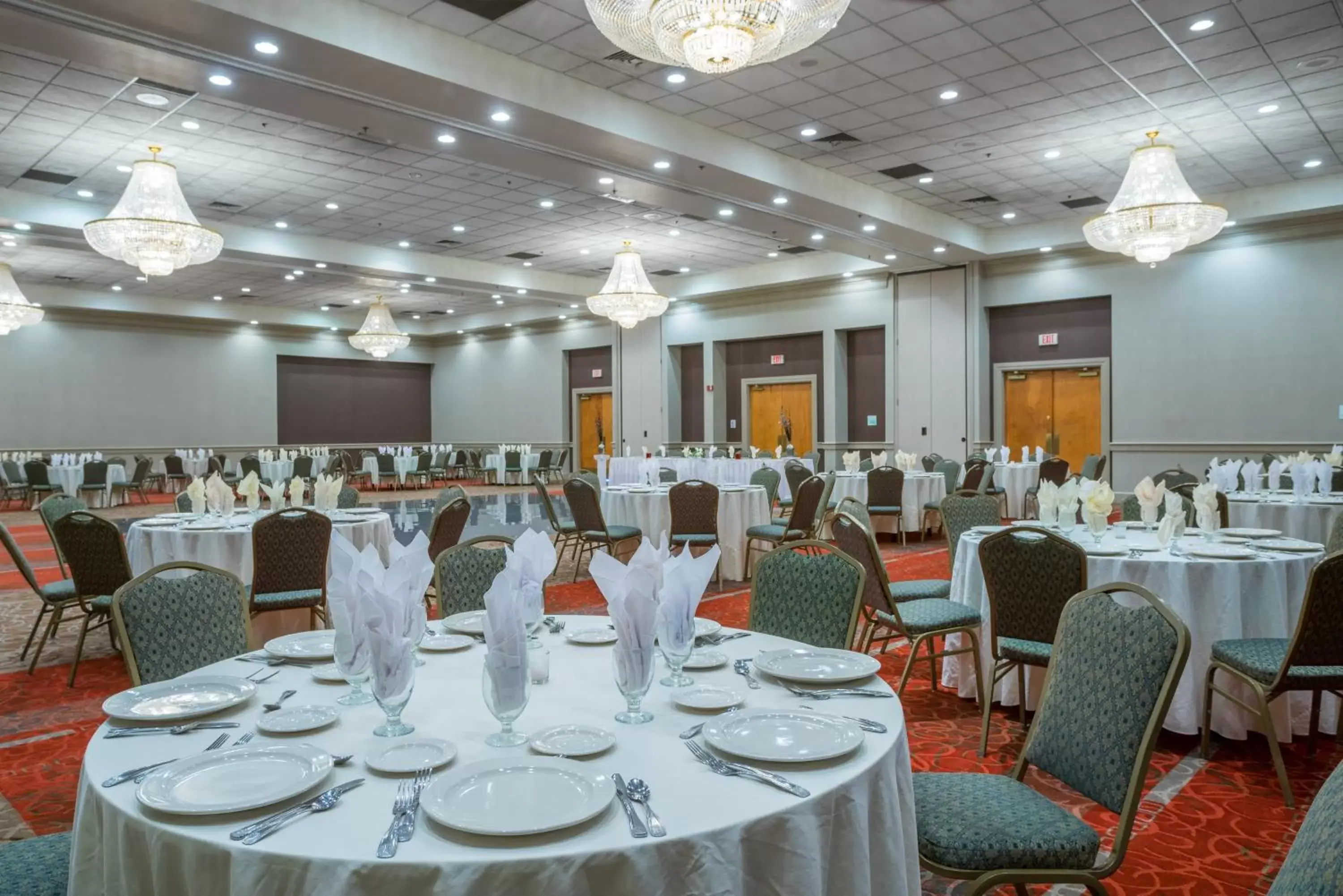Banquet/Function facilities, Restaurant/Places to Eat in Holiday Inn Harrisburg I-81 Hershey Area, an IHG Hotel