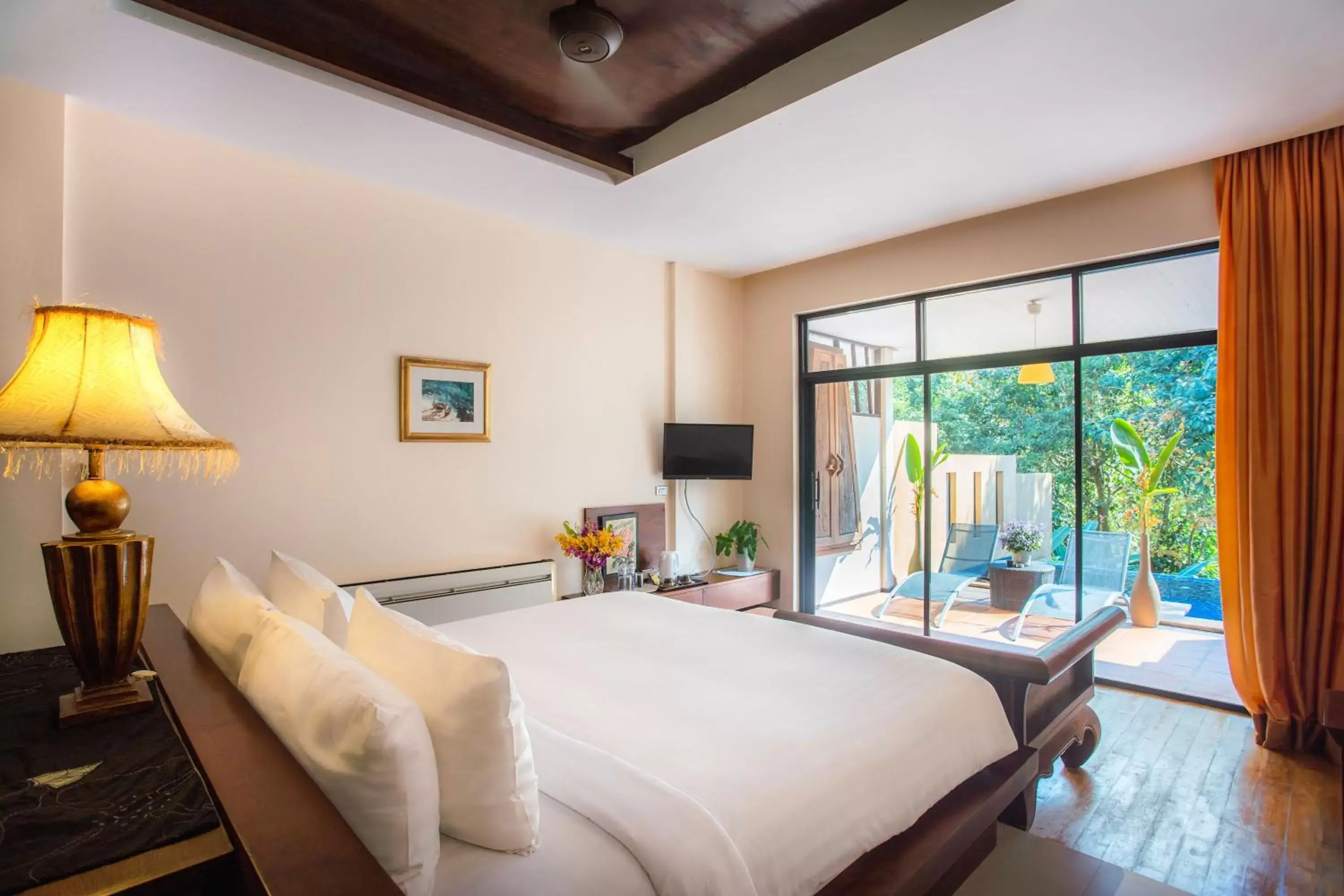 Bedroom, Bed in Koh Chang Cliff Beach Resort Bedroom, Bed in Koh Chang Cliff Beach Resort