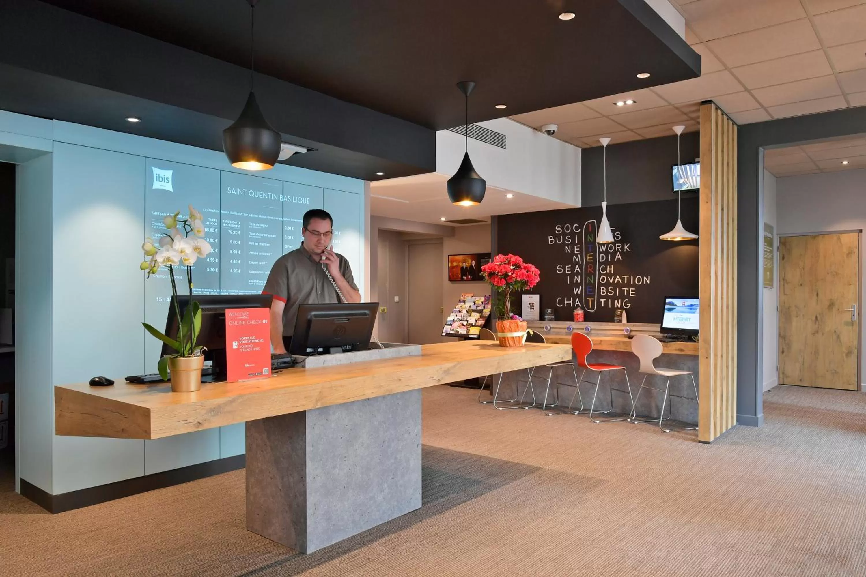 Staff in ibis Saint Quentin Basilique