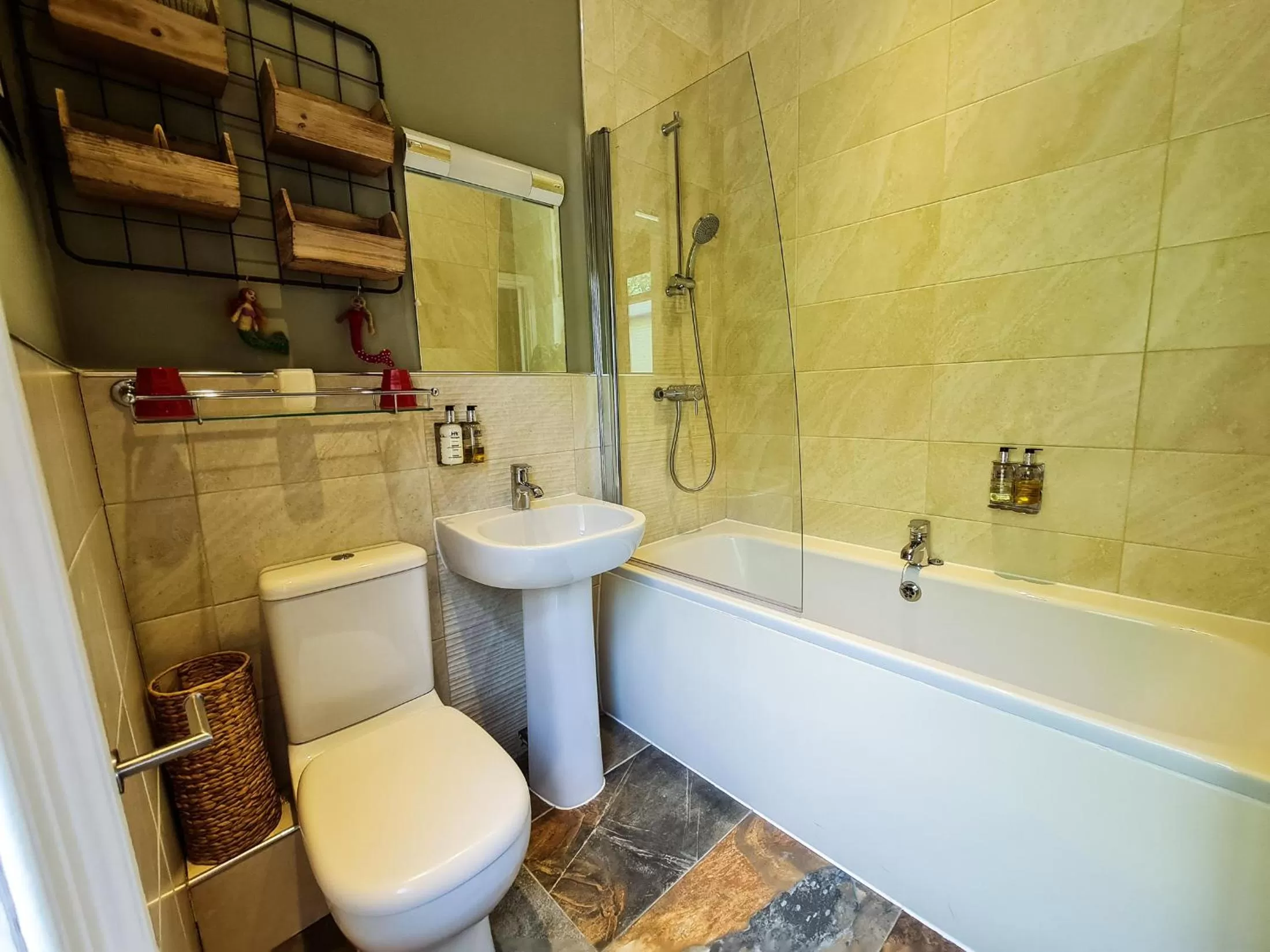 Shower in Grantham Arms