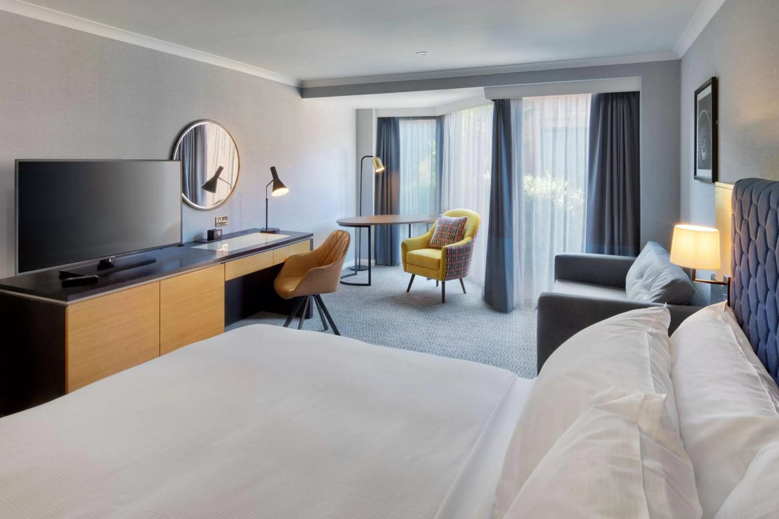 Bedroom, Bed in DoubleTree by Hilton Manchester Airport