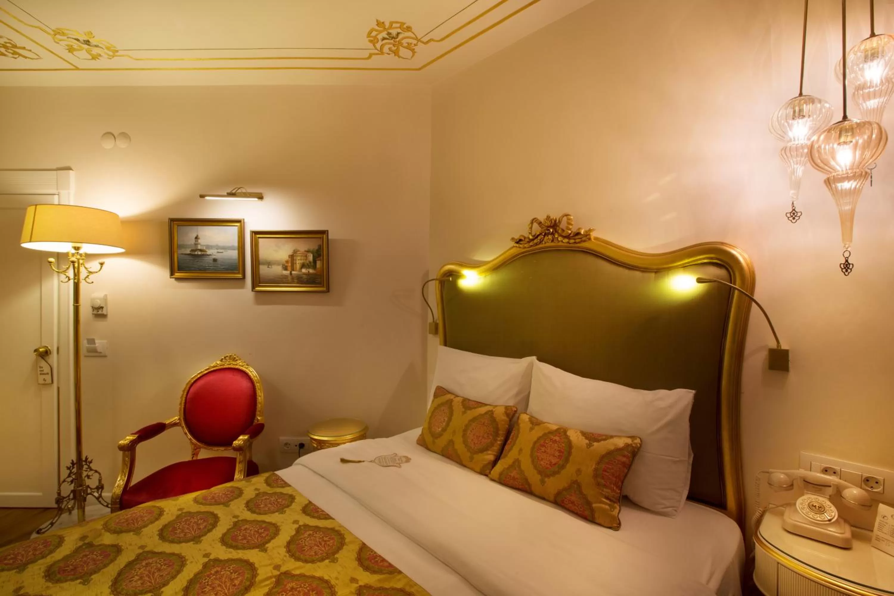 Decorative detail, Bed in Valide Sultan Konagi