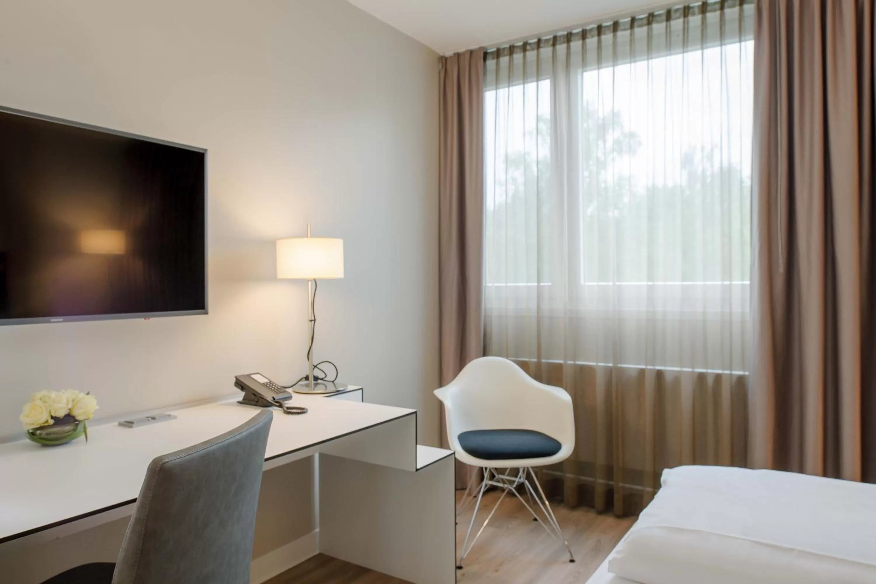 Seating area, Bed in Congress Hotel Mercure Nürnberg an der Messe