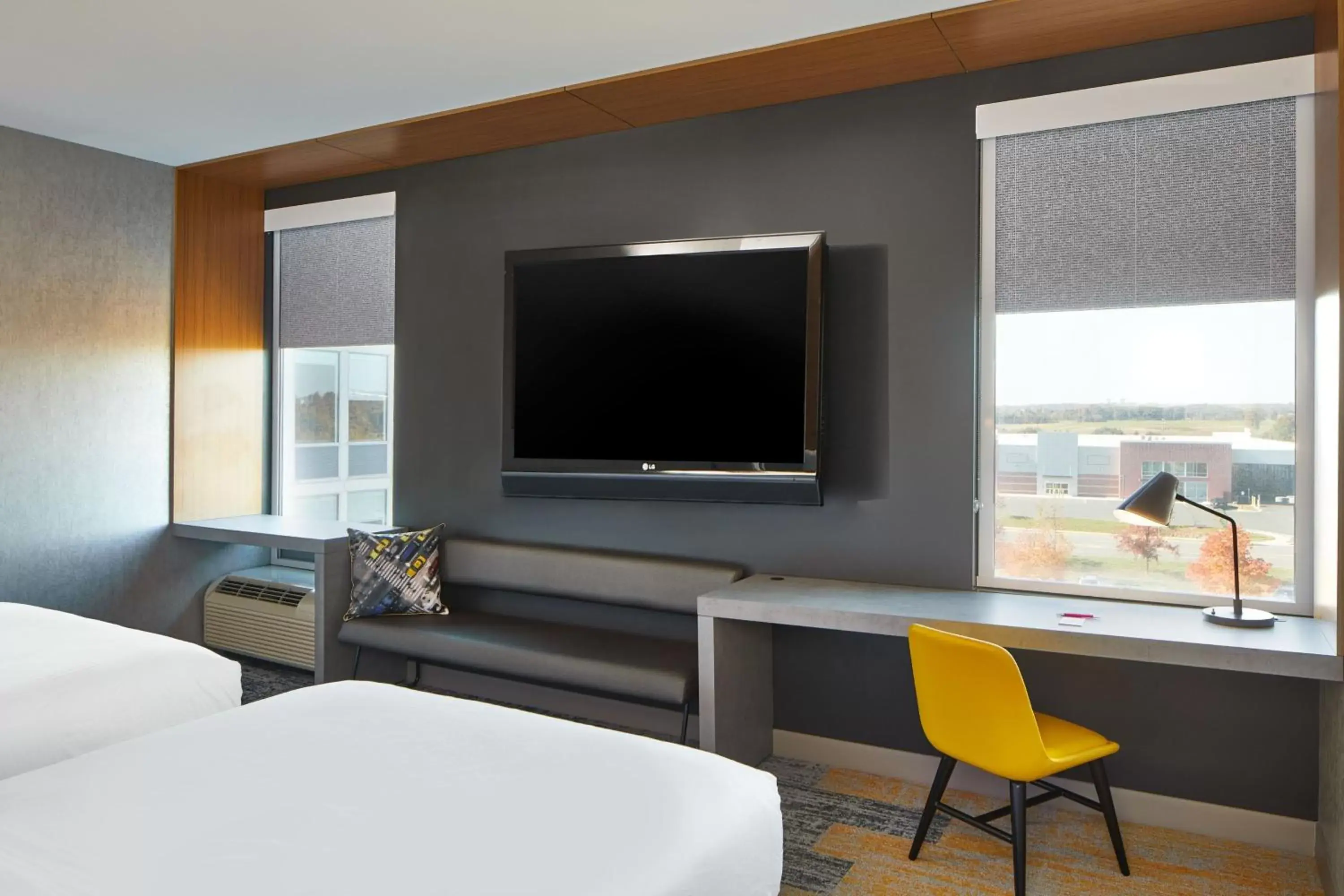 Photo of the whole room, TV/Entertainment Center in Aloft Dulles Airport North