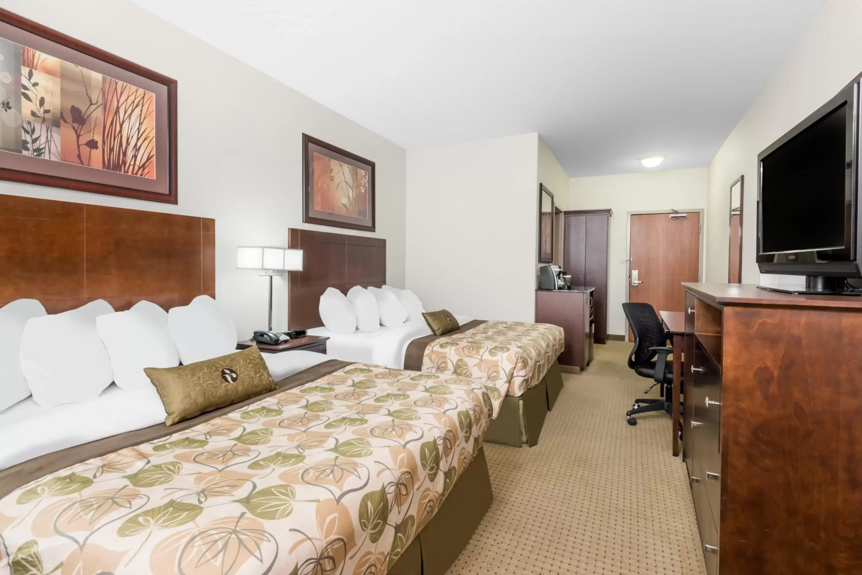 Bed, Room Photo in Ramada by Wyndham Olds