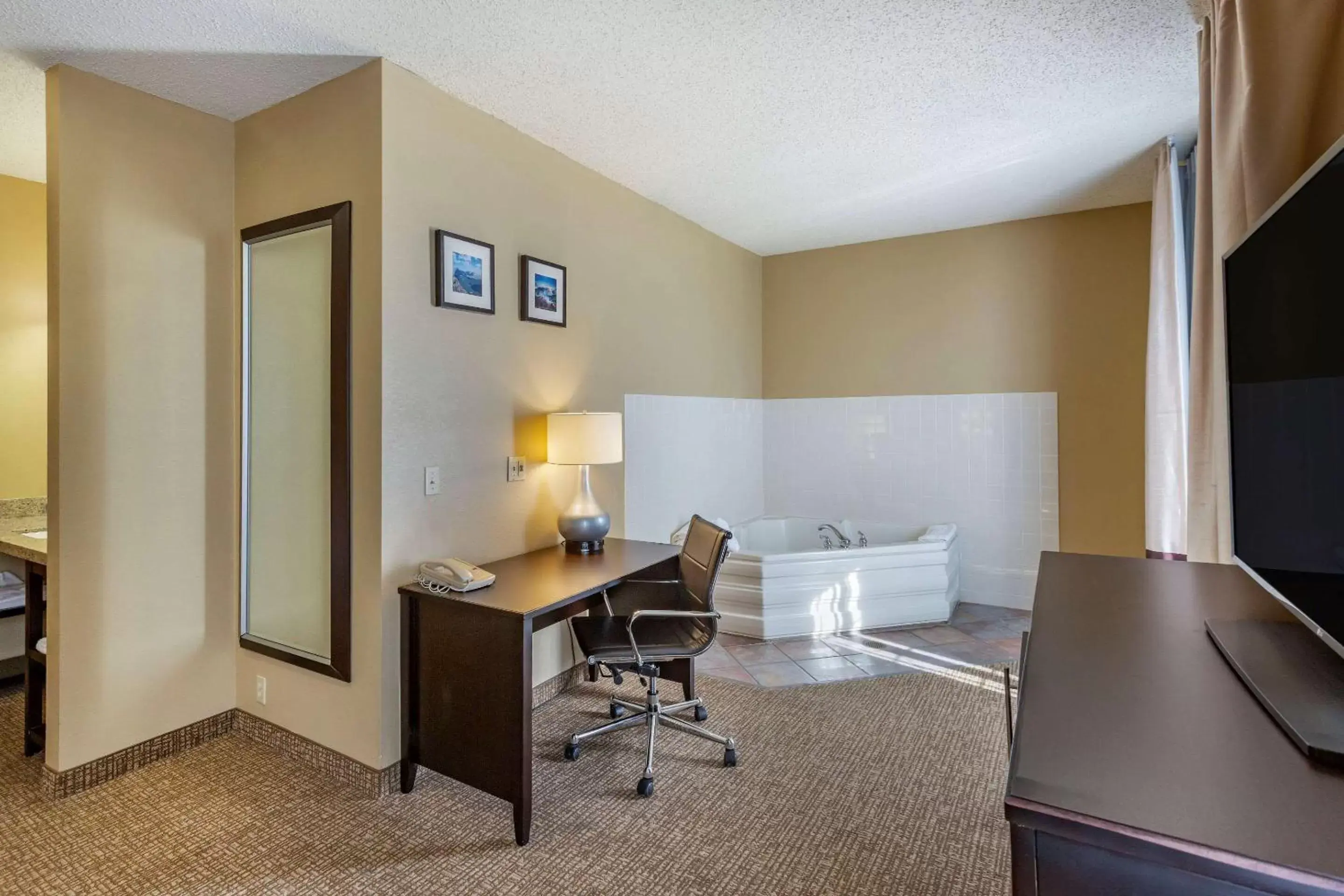 Photo of the whole room in Comfort Inn Evanston I-80