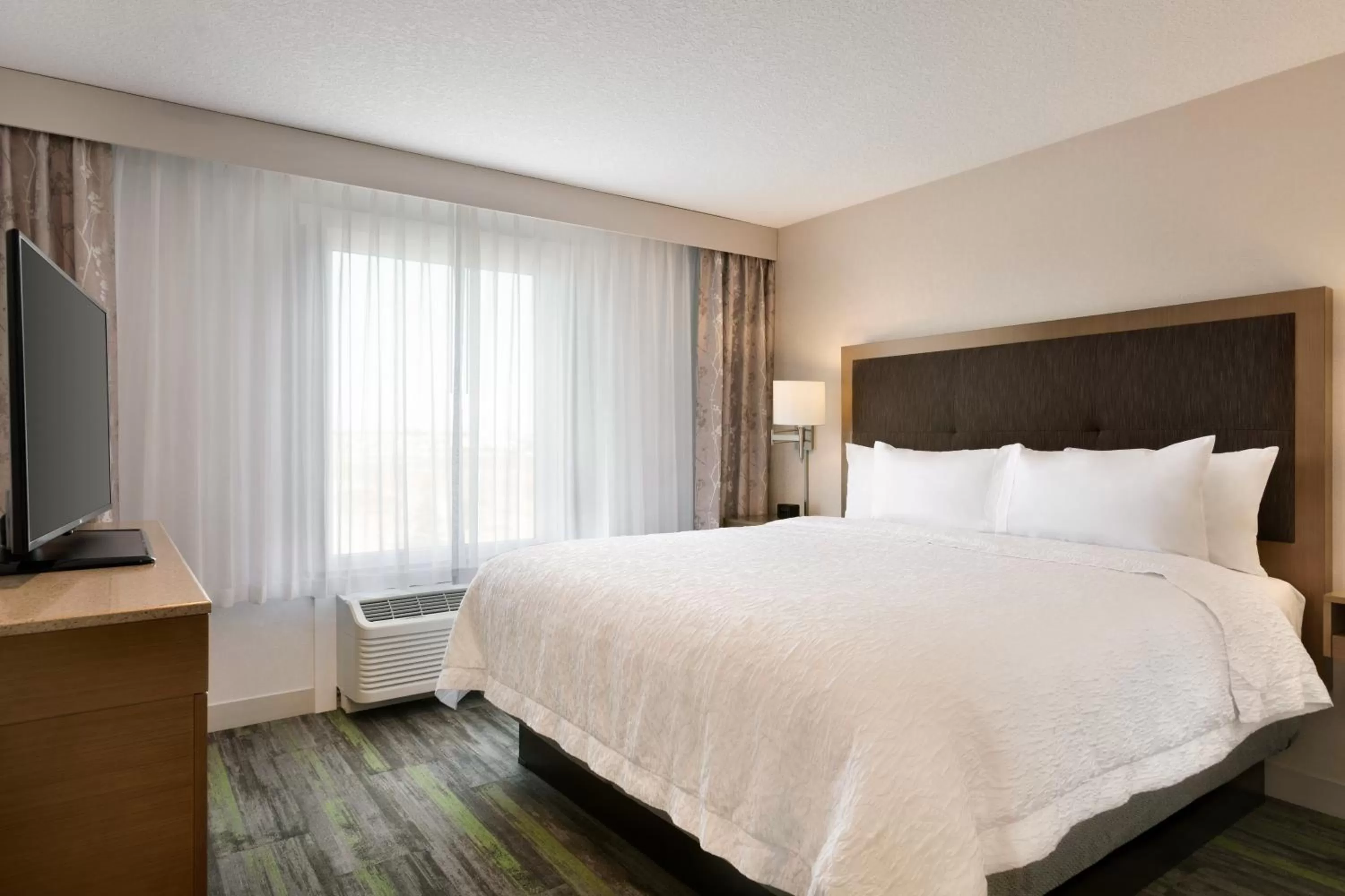 Bedroom, Bed in Ramada by Wyndham St Paul AB