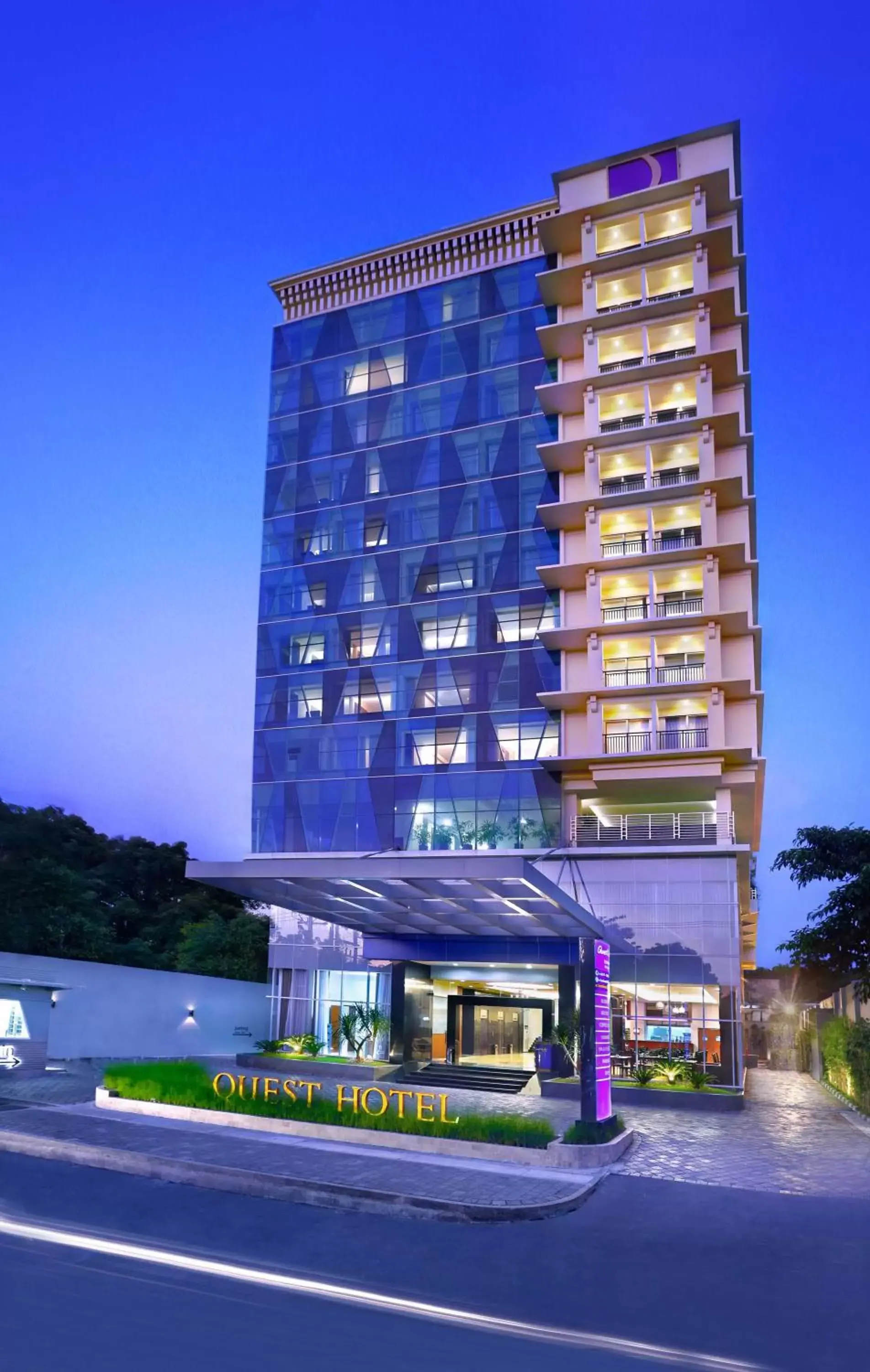 Facade/entrance, Property Building in Quest Hotel Darmo - Surabaya by ASTON