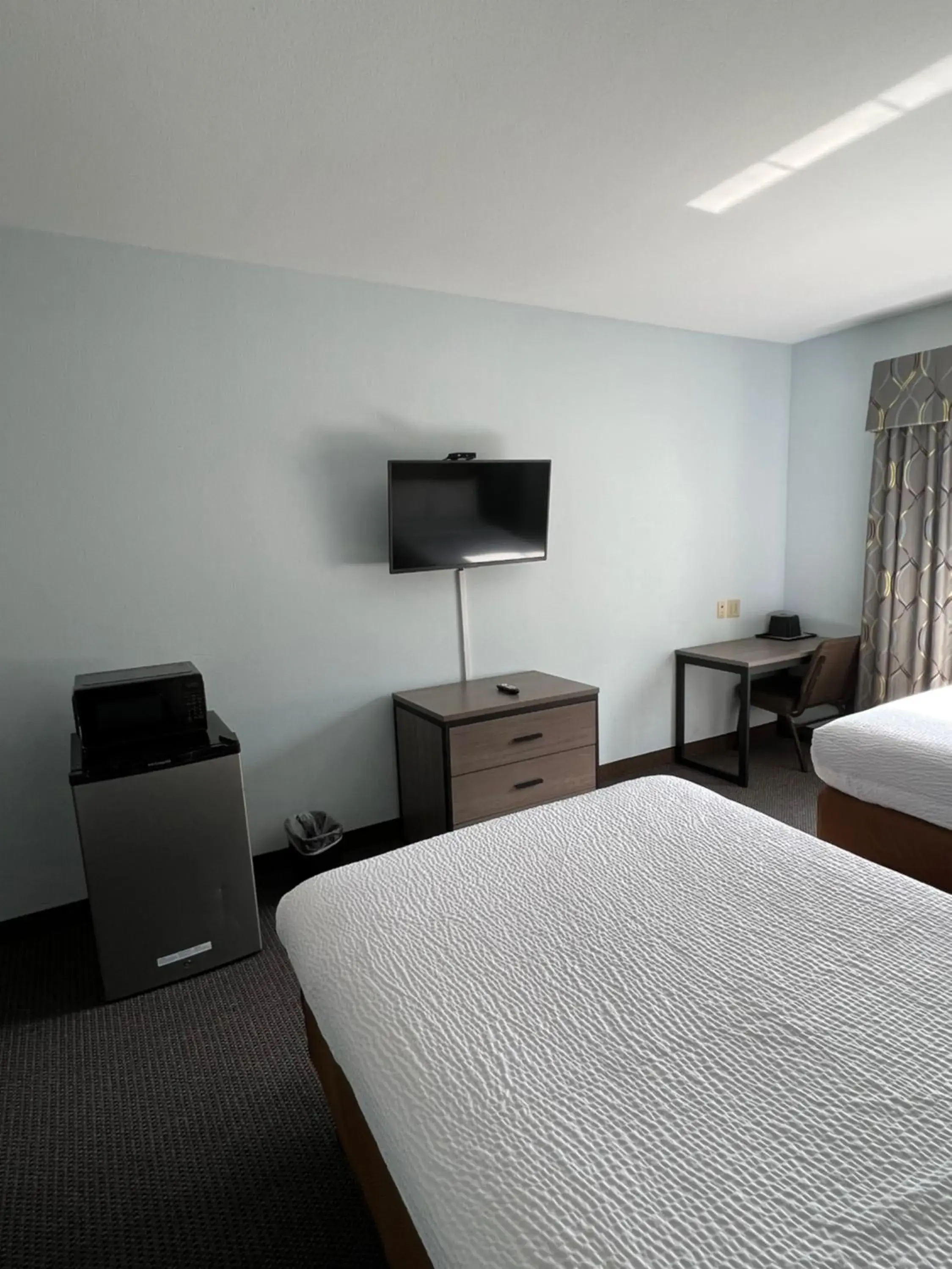 TV and multimedia, Bed in Americas Best Value Inn Sulphur TV and multimedia, Bed in Americas Best Value Inn Sulphur