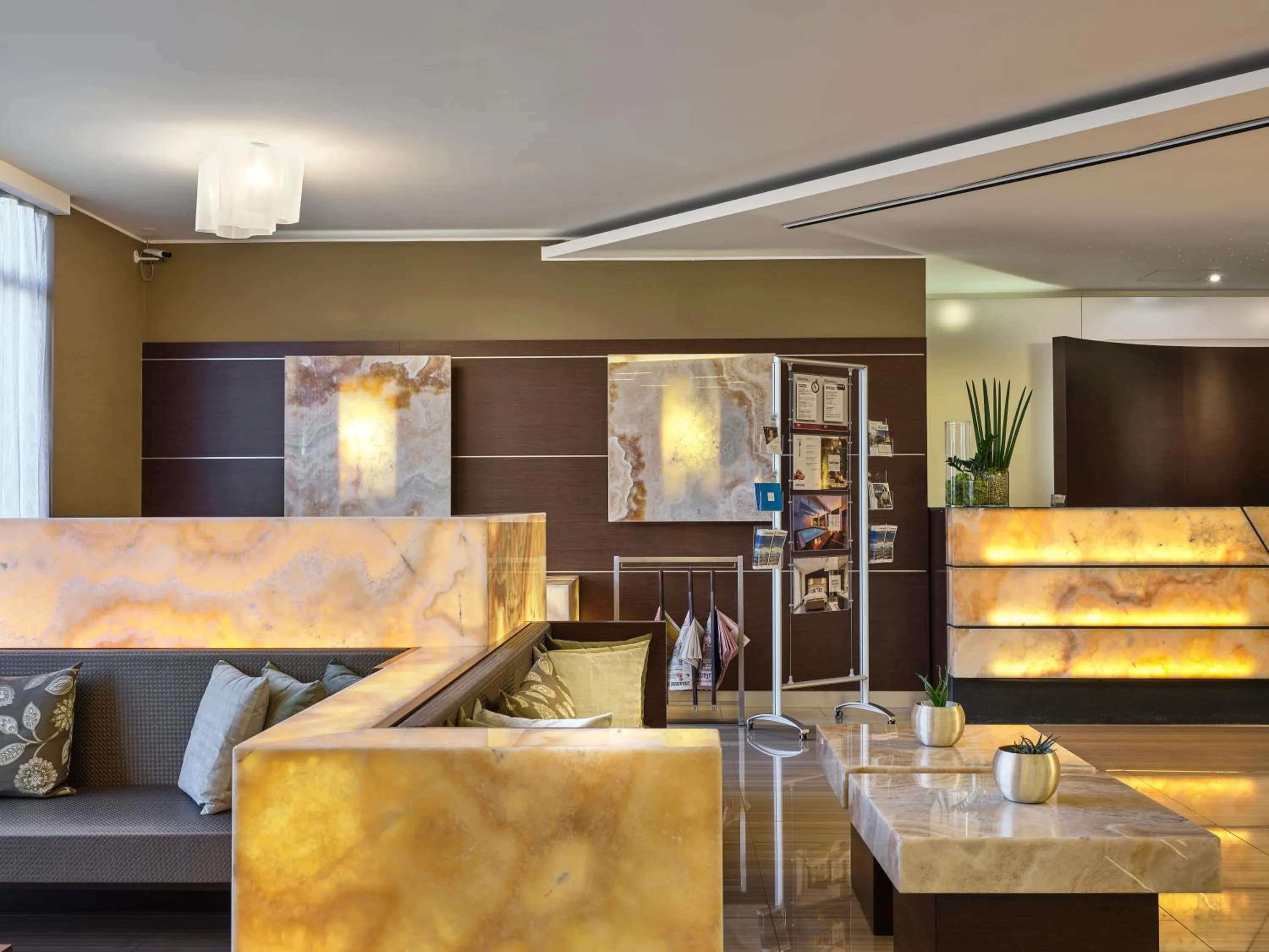 Lobby or reception in Winter Garden Hotel Bergamo Airport