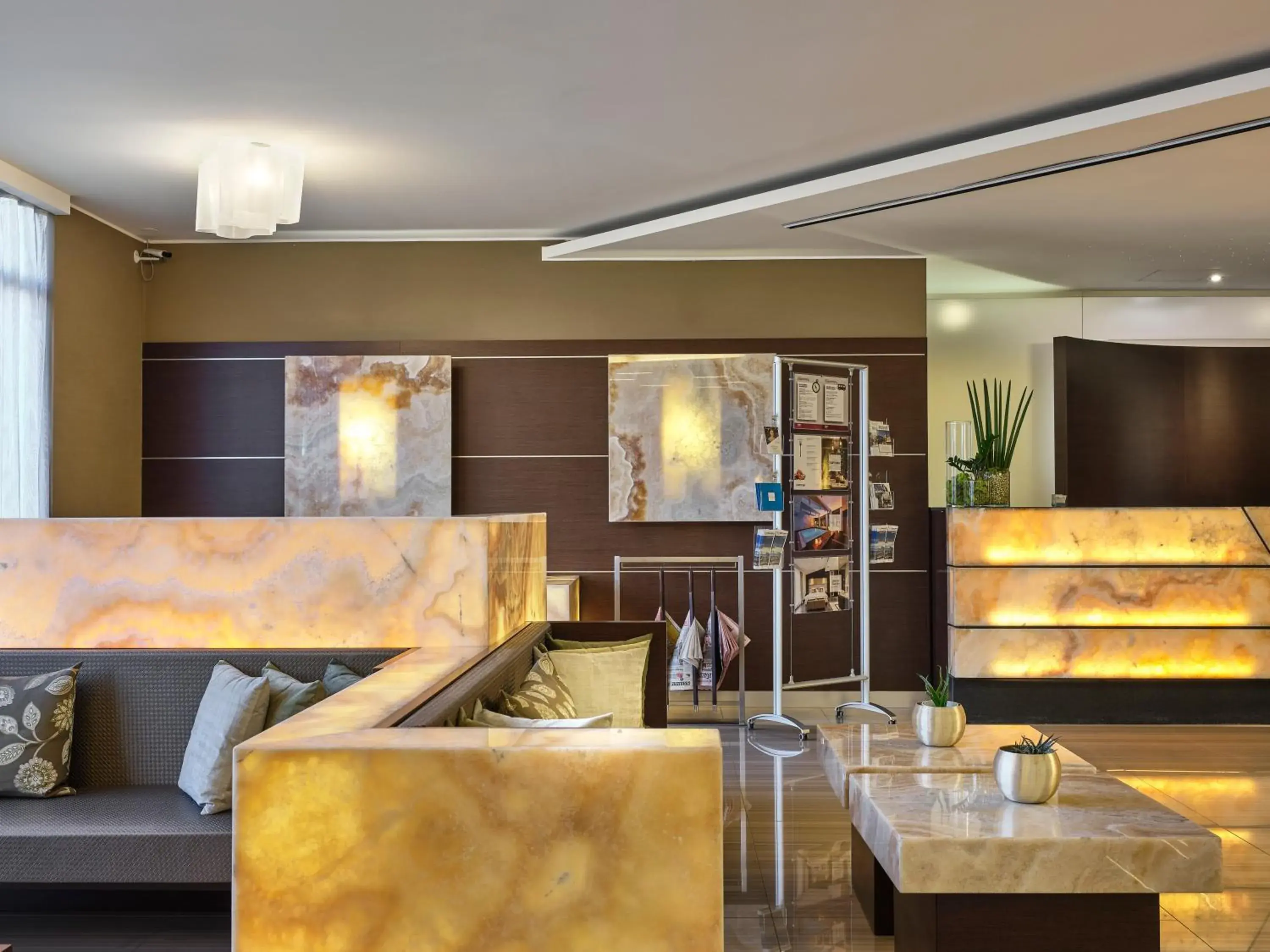 Lobby or reception, Lounge/Bar in Winter Garden Hotel Bergamo Airport