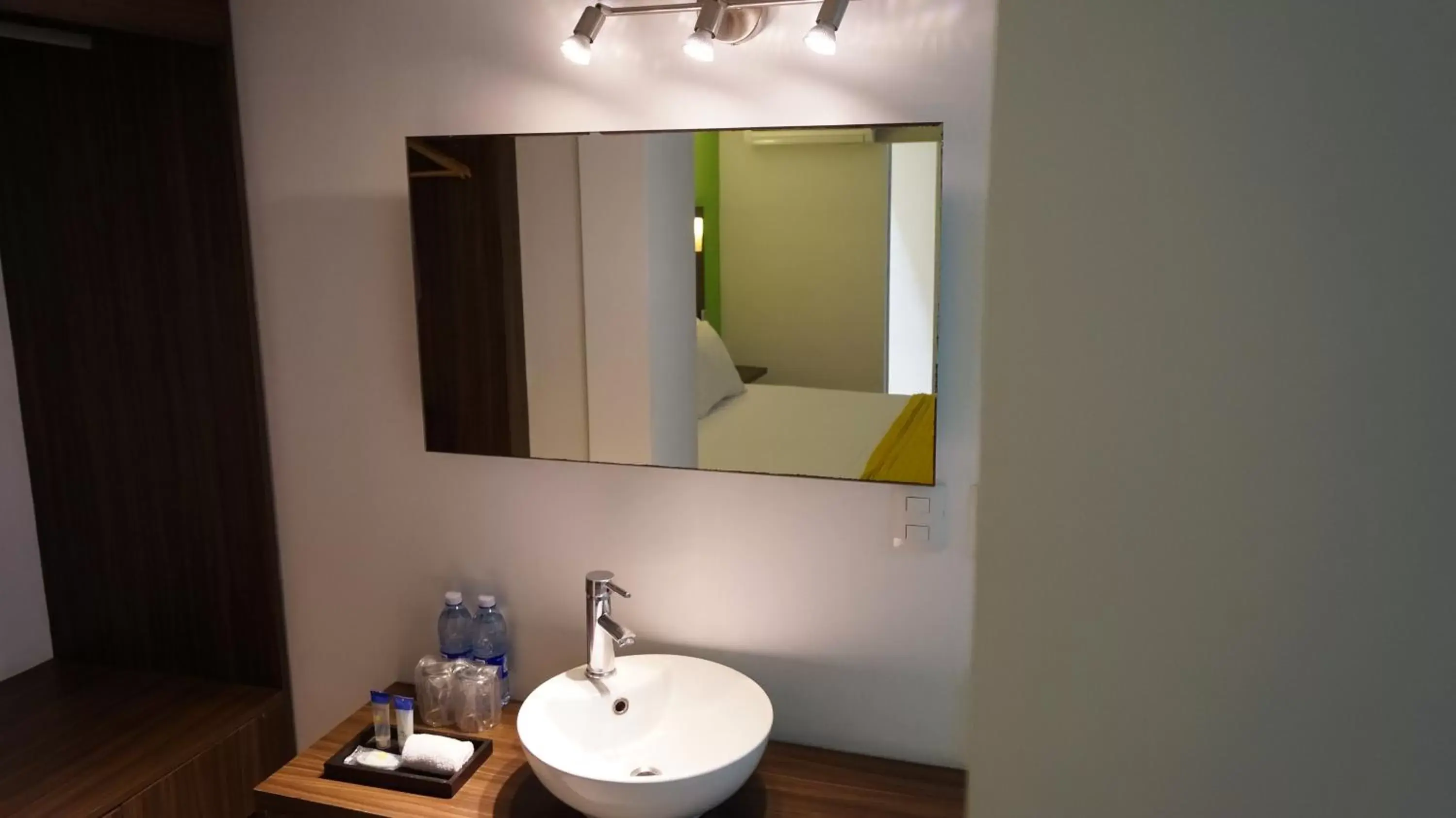 Toilet, Bathroom in El Hotel Business Class - Zamora Centro