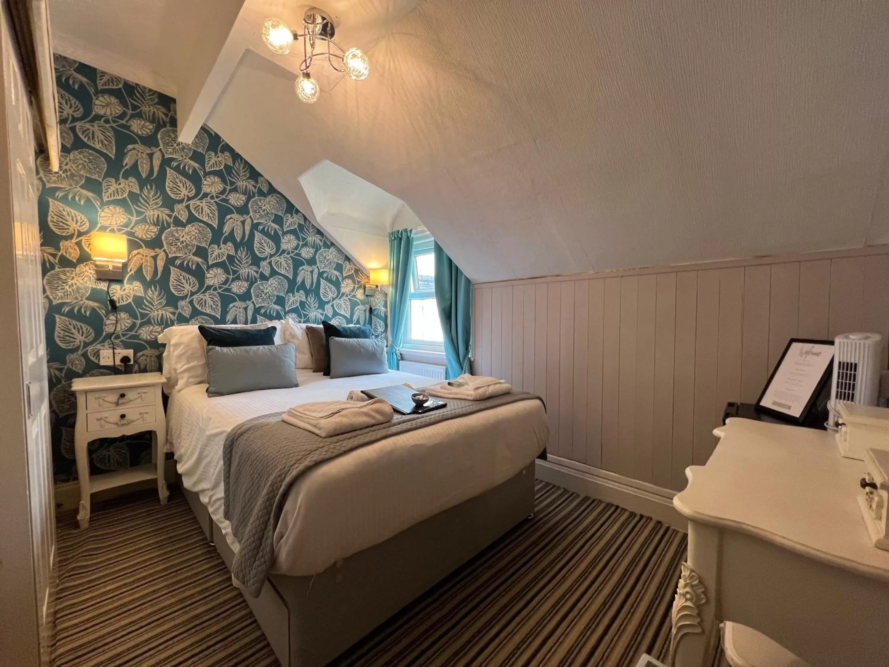 Bed in Delovely Hotel