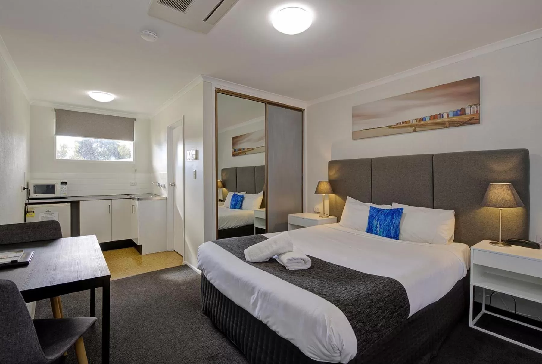 Bedroom, Bed in Frankston Motel