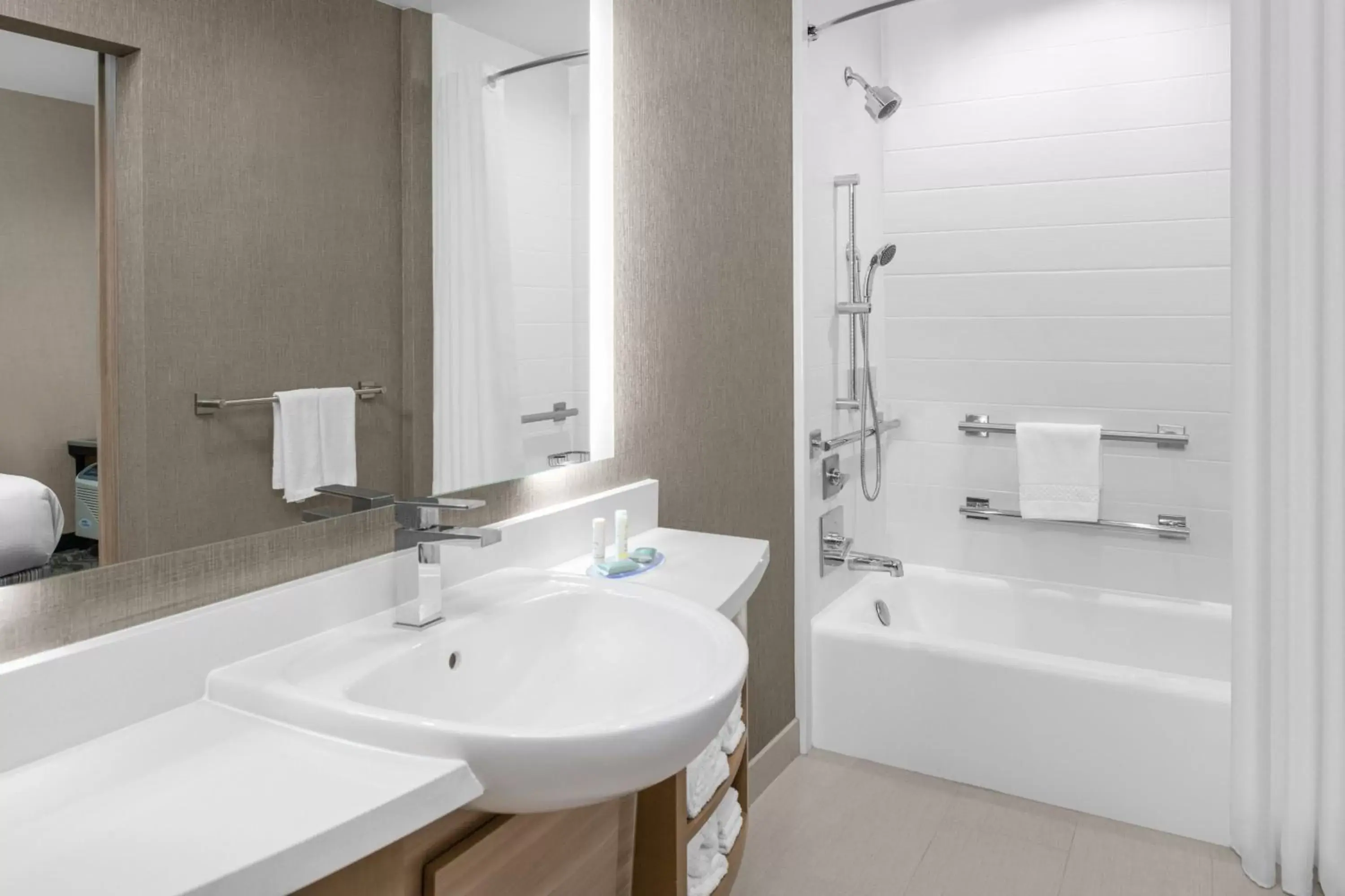 Photo of the whole room, Bathroom in SpringHill Suites by Marriott Riverside Redlands