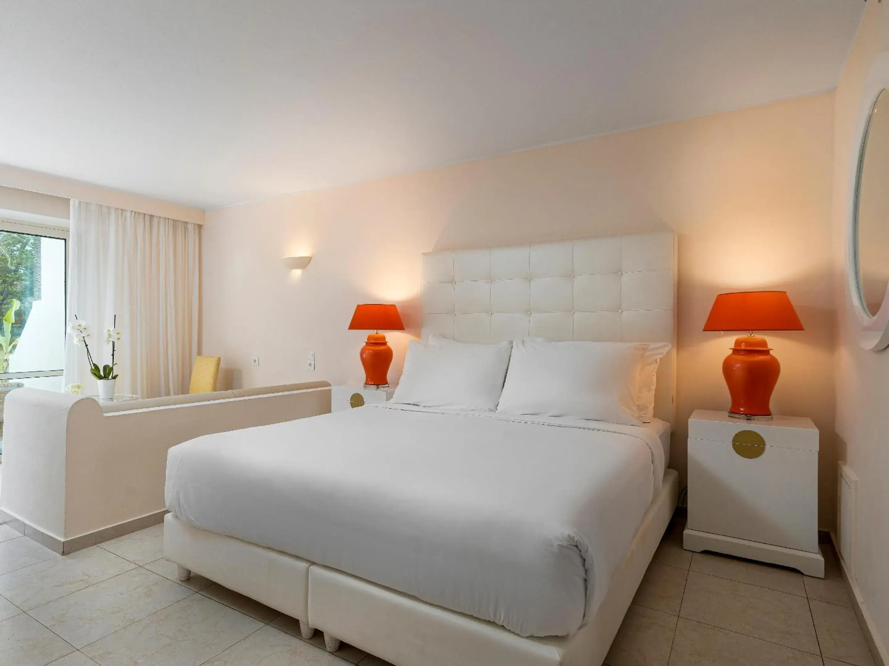 Photo of the whole room, Bed in Grecotel Creta Palace