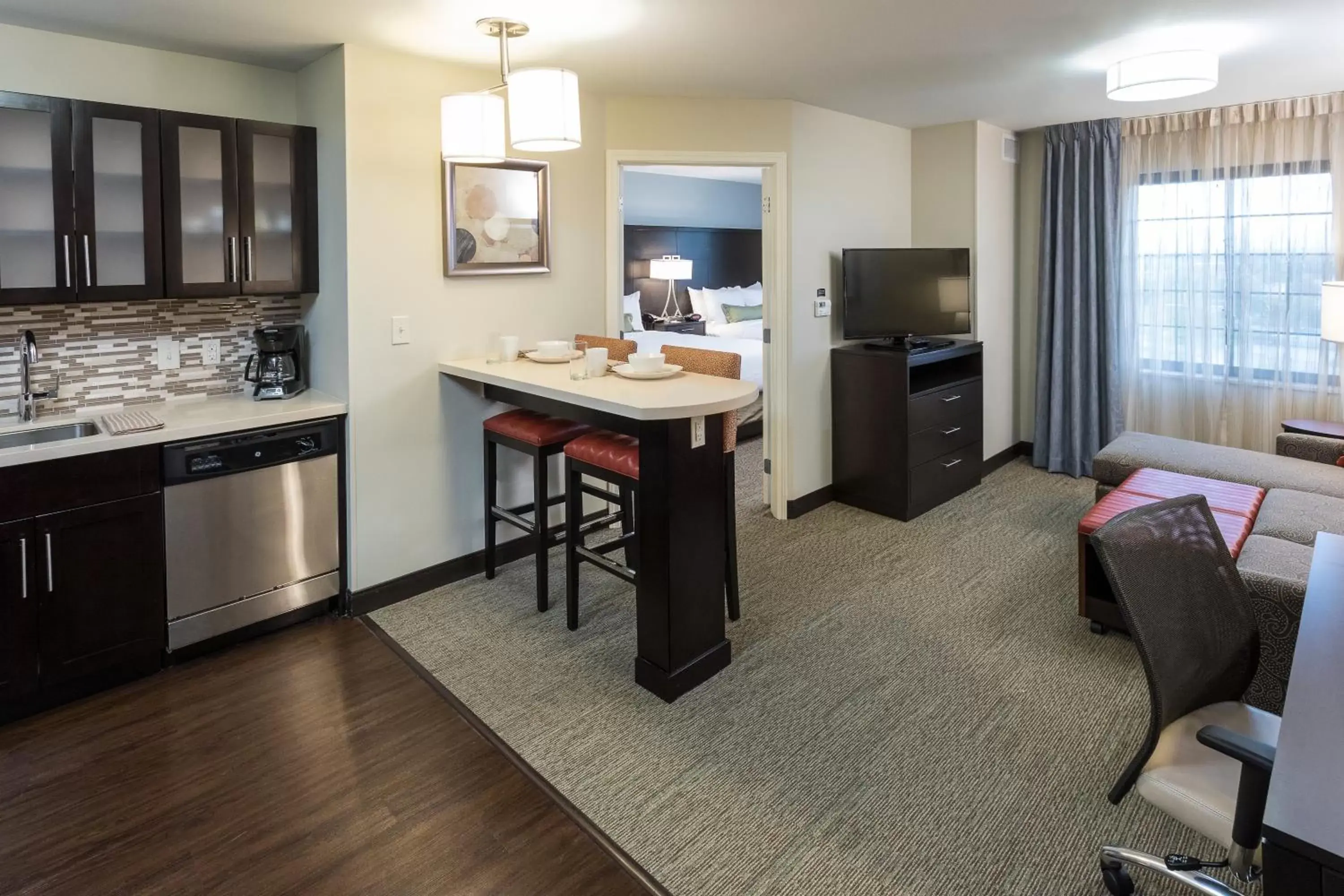 Bedroom, TV/Entertainment Center in Staybridge Suites Omaha West, an IHG Hotel