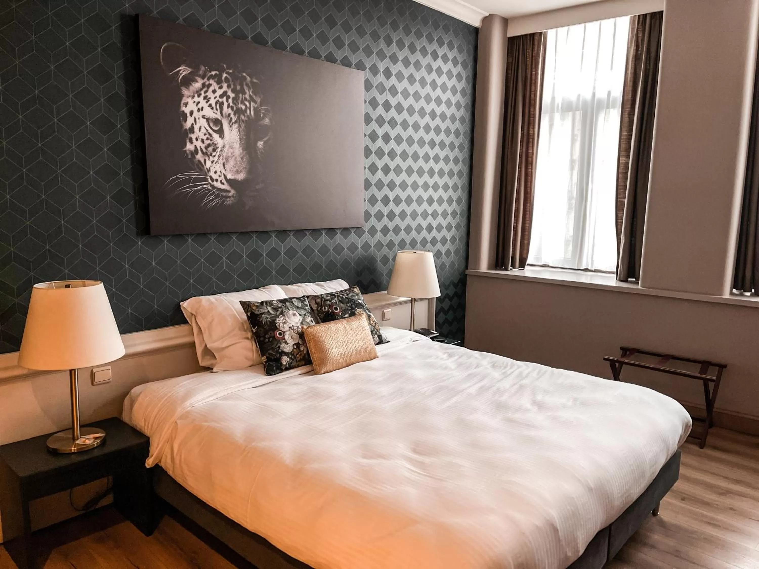 Bed in Hotel La Pomme d'Or