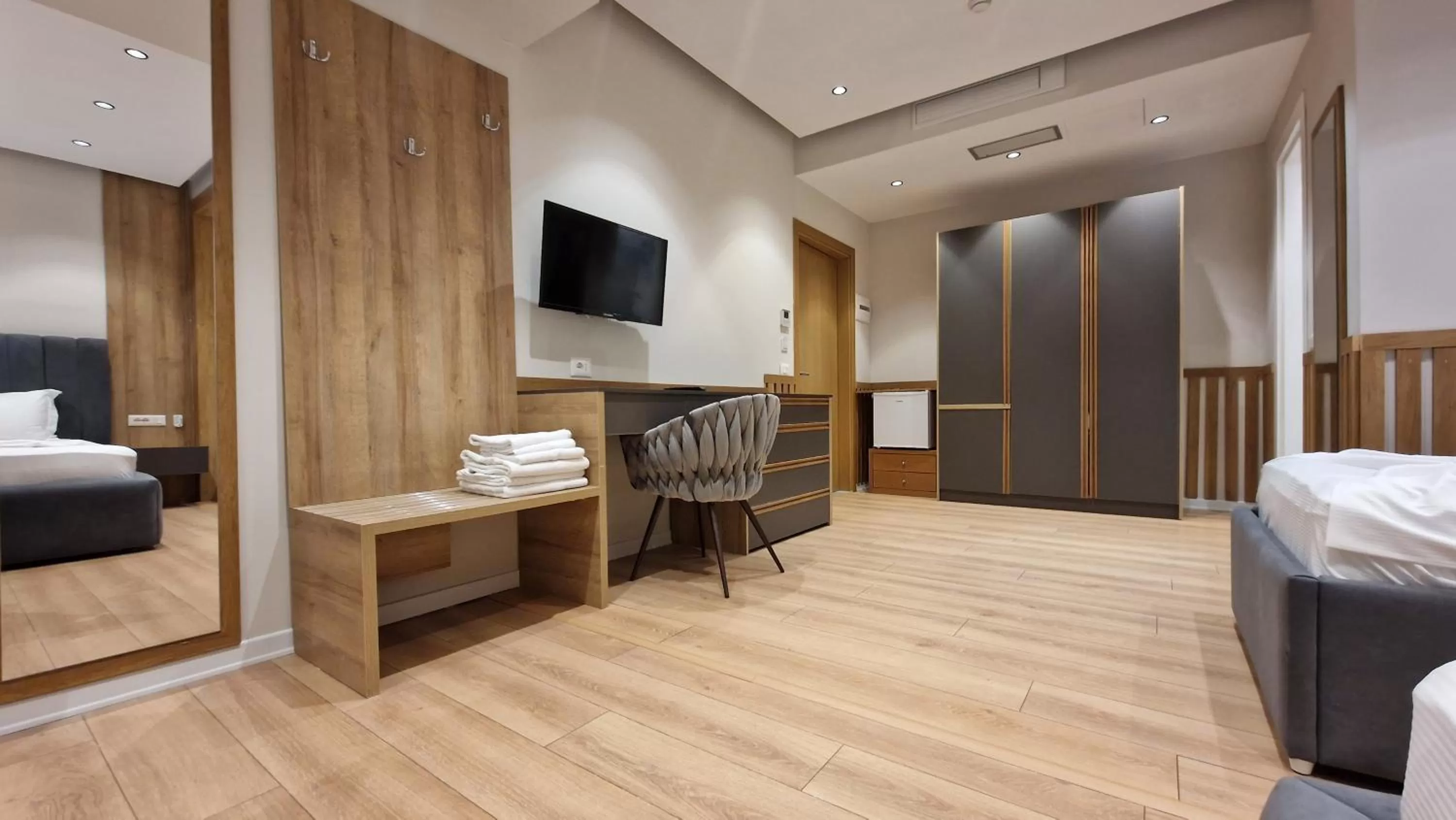 TV/Entertainment Center in Hotel Colis