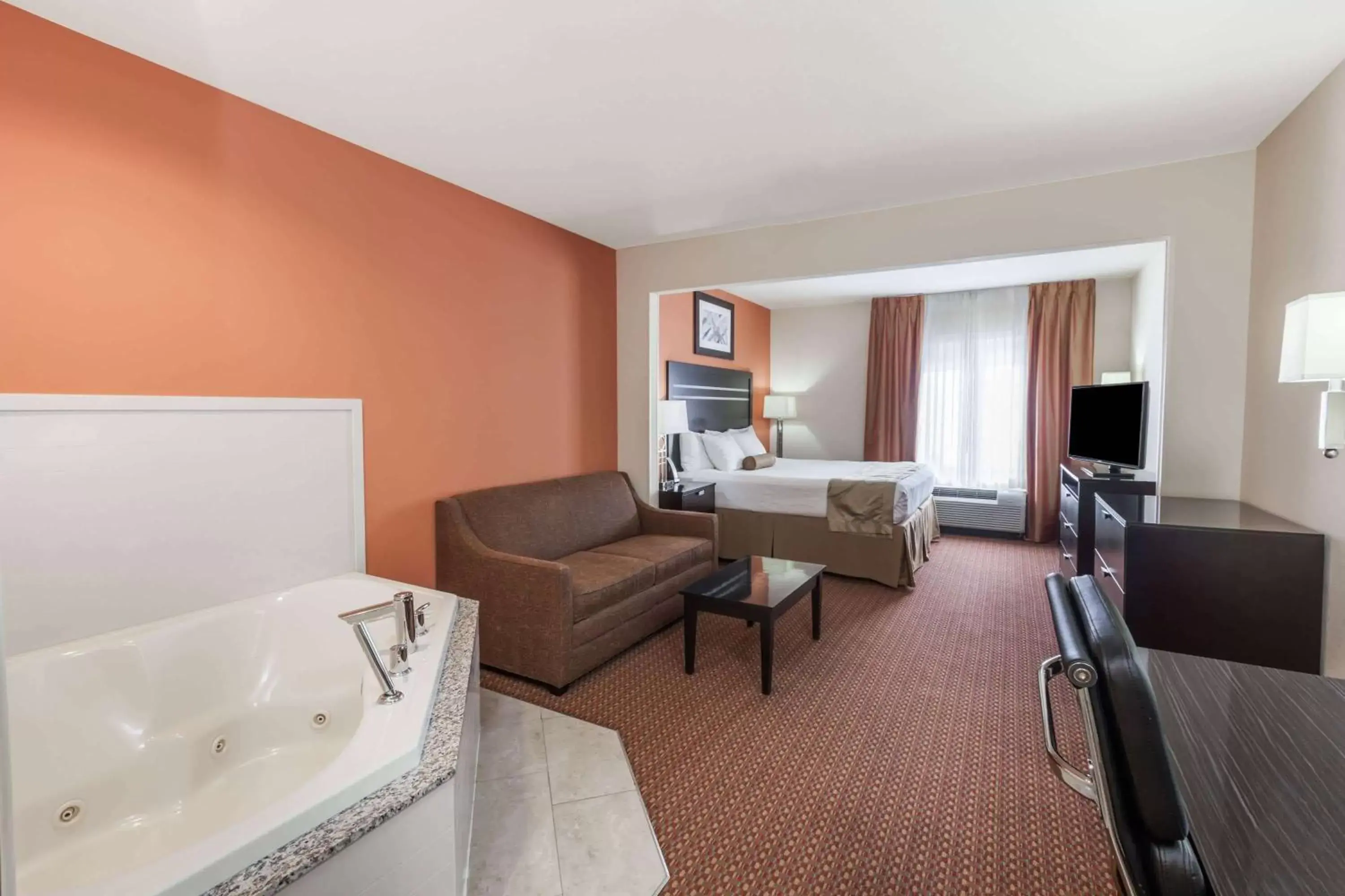 Deluxe King Studio Suite - Non-Smoking in La Quinta Inn & Suites by Wyndham Tulsa Midtown Deluxe King Studio Suite - Non-Smoking in La Quinta Inn & Suites by Wyndham Tulsa Midtown