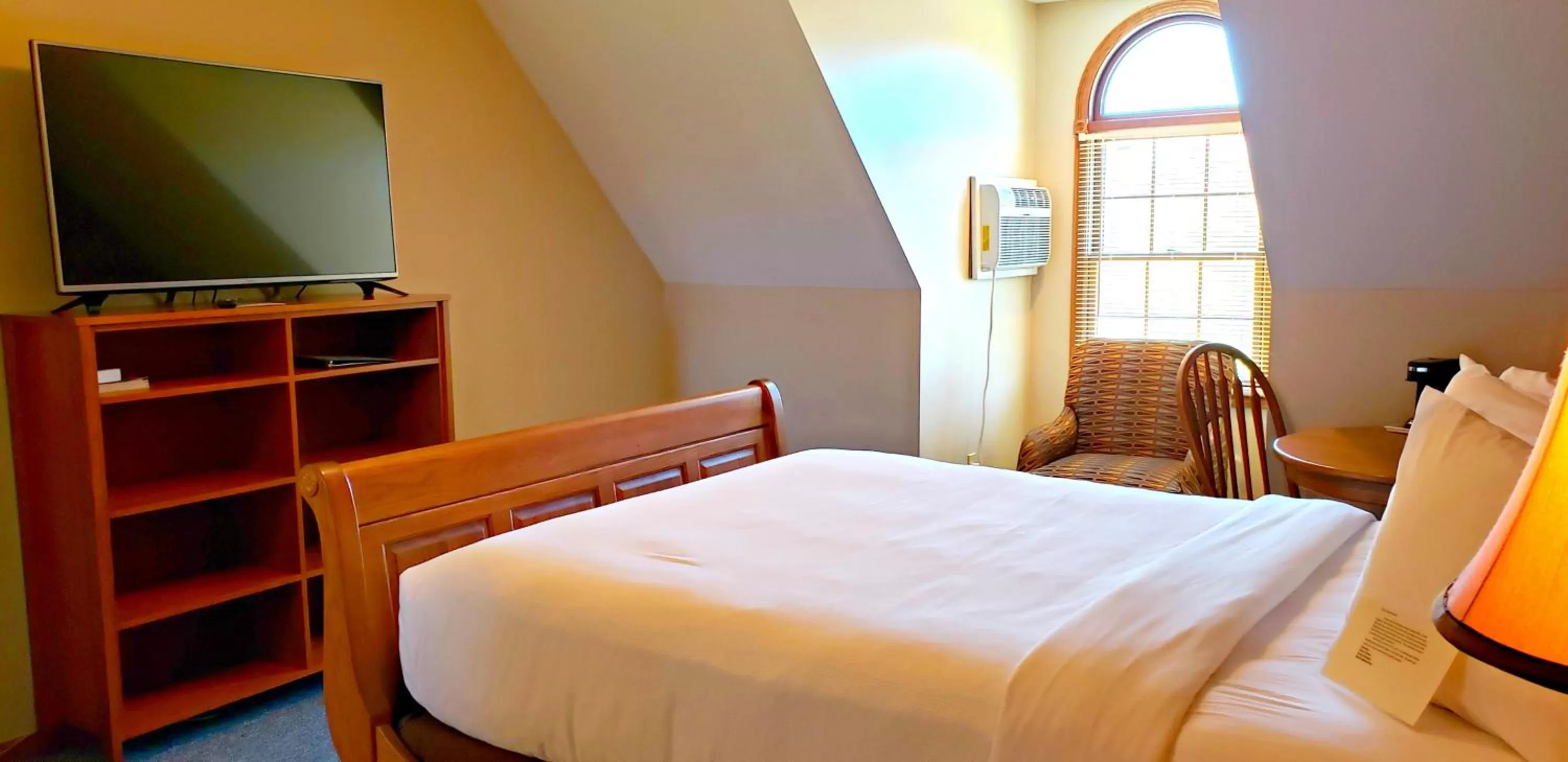 Bed in Berlin Heritage Inn