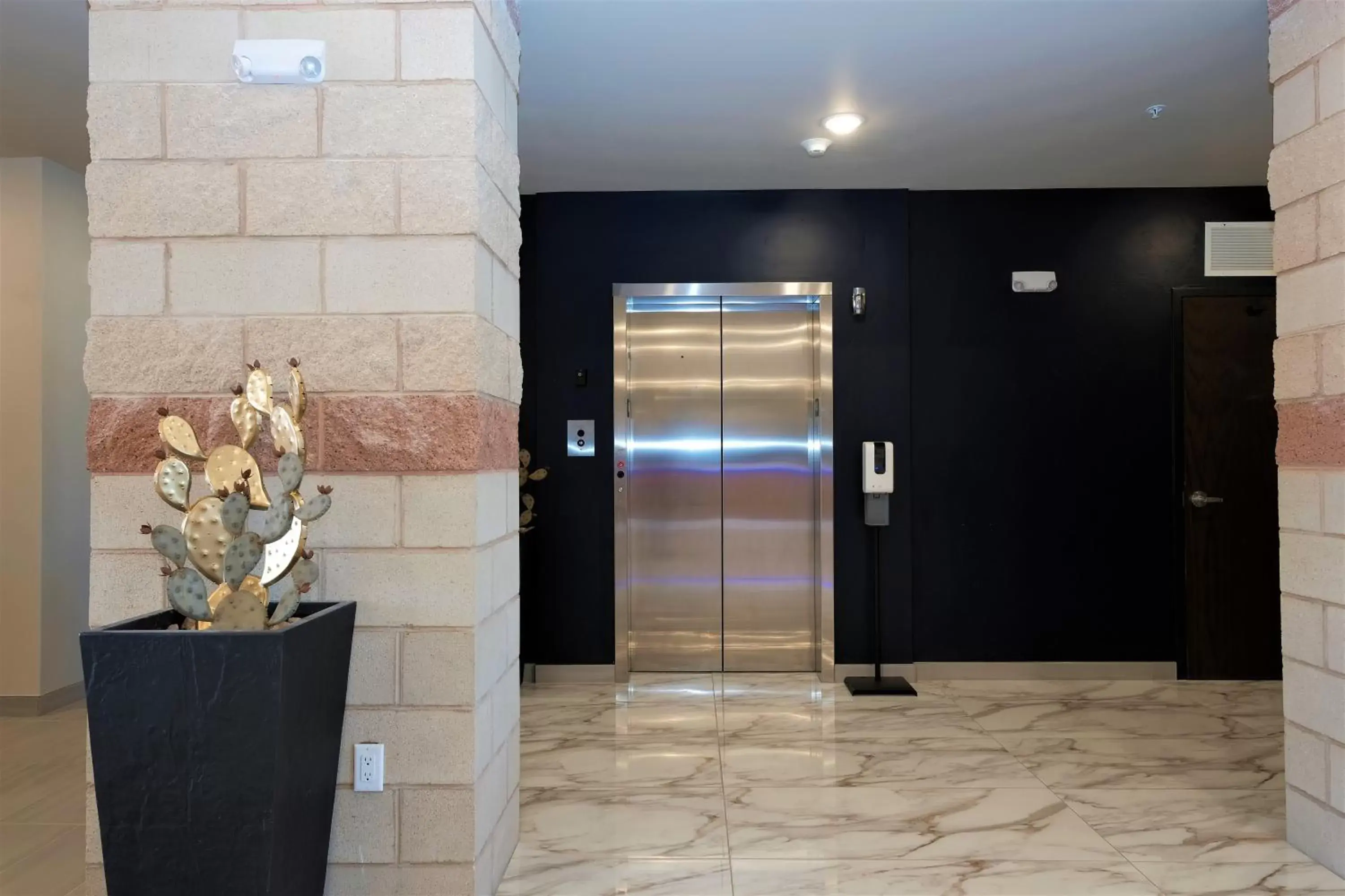 Lobby or reception, Bathroom in Scenic View Inn & Suites Moab