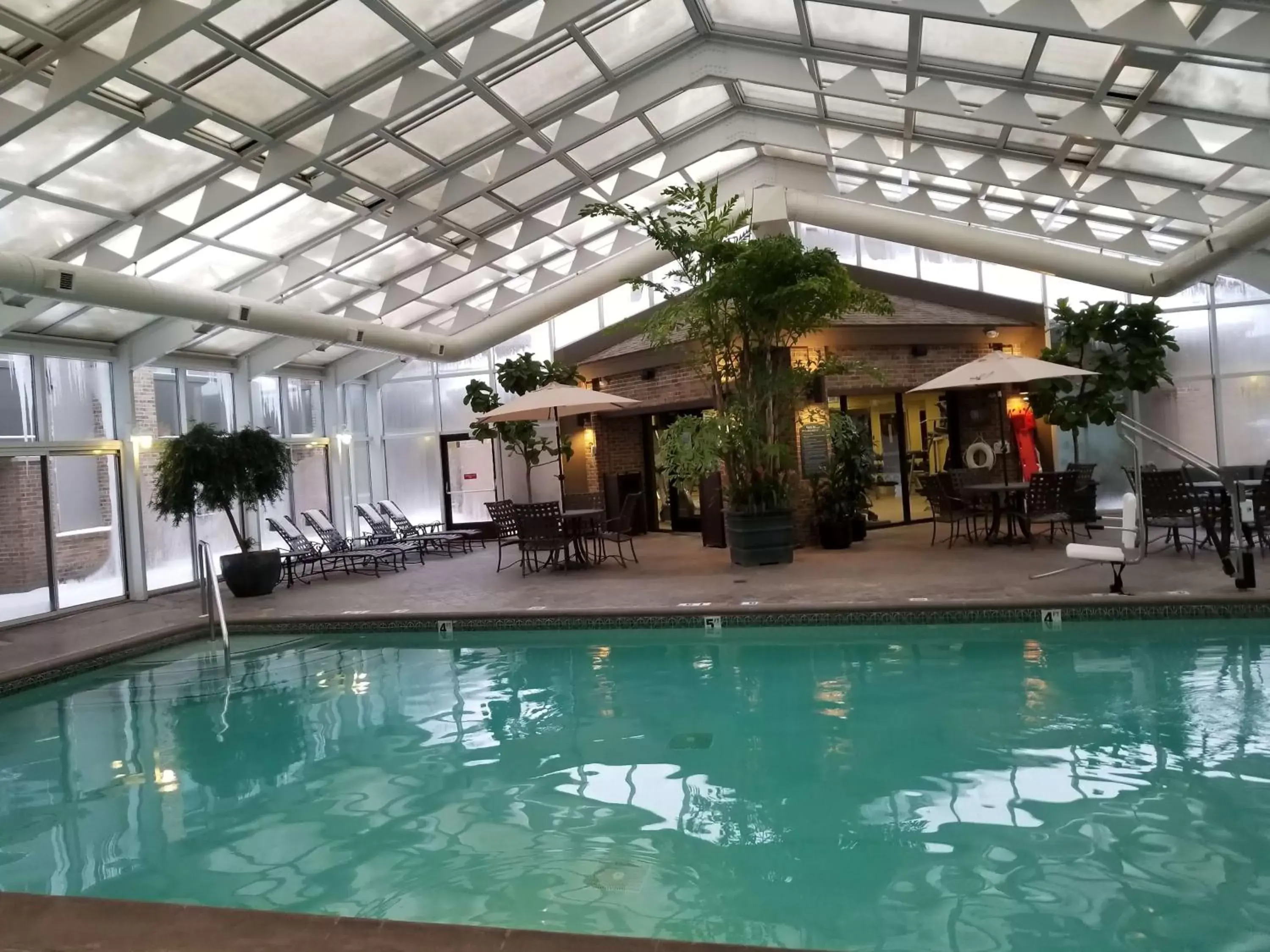 On site, Swimming Pool in Best Western Okemos/East Lansing Hotel & Suites