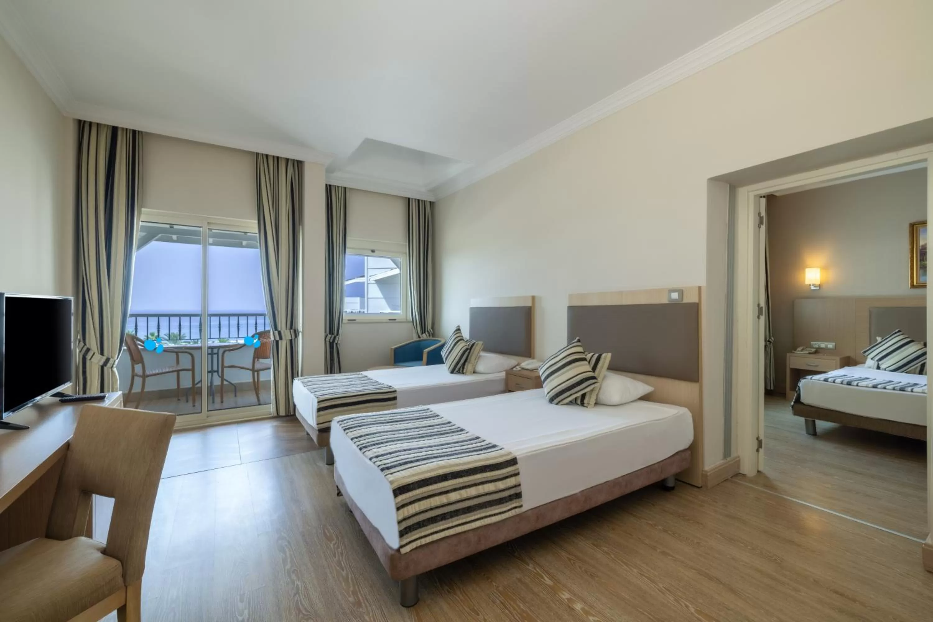 Property building, Bed in Crystal Tat Beach Pearl Collection - Ultimate All Inclusive