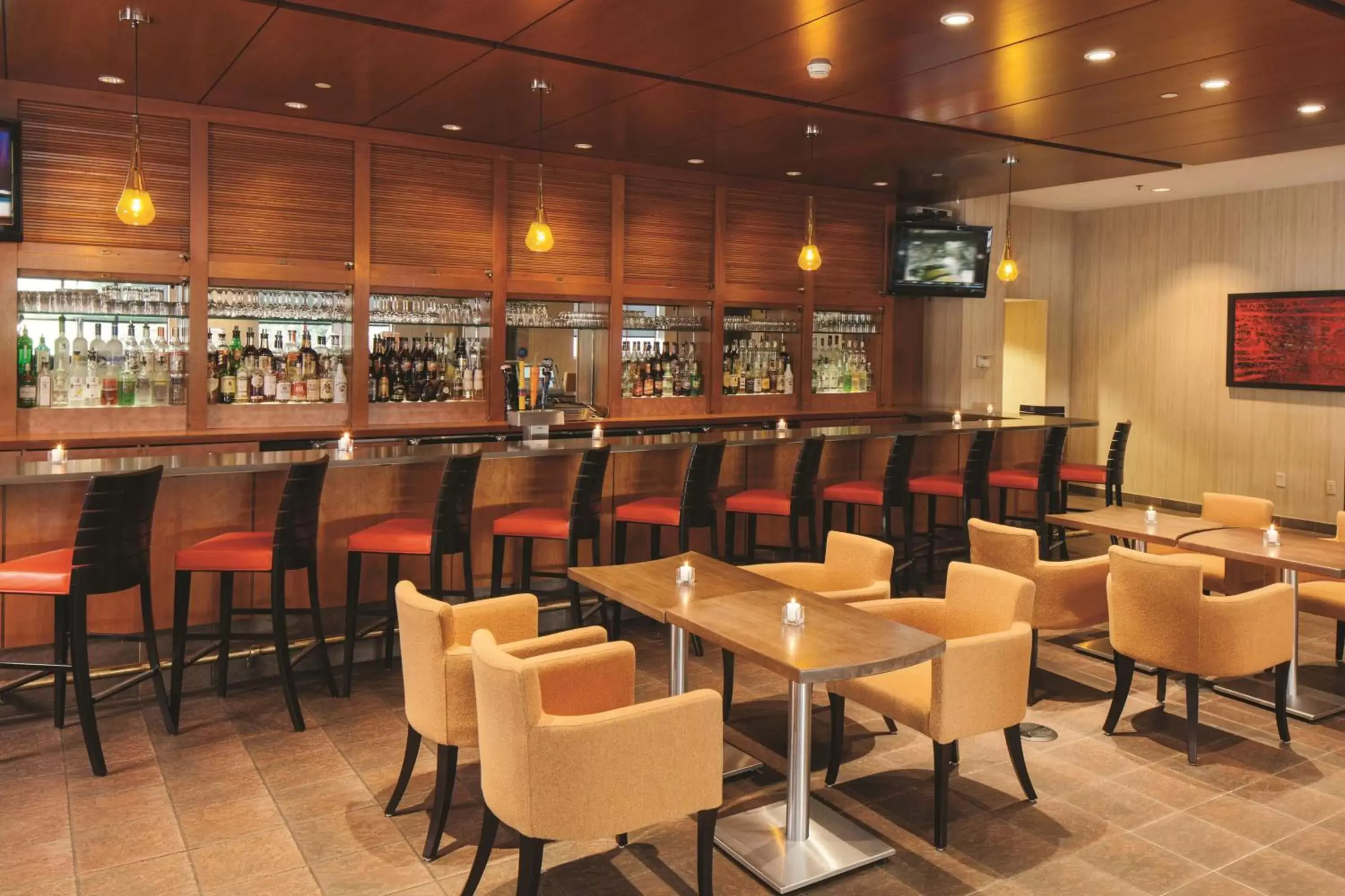 Lounge or bar, Restaurant/Places to Eat in DoubleTree by Hilton Hotel Boston - Downtown