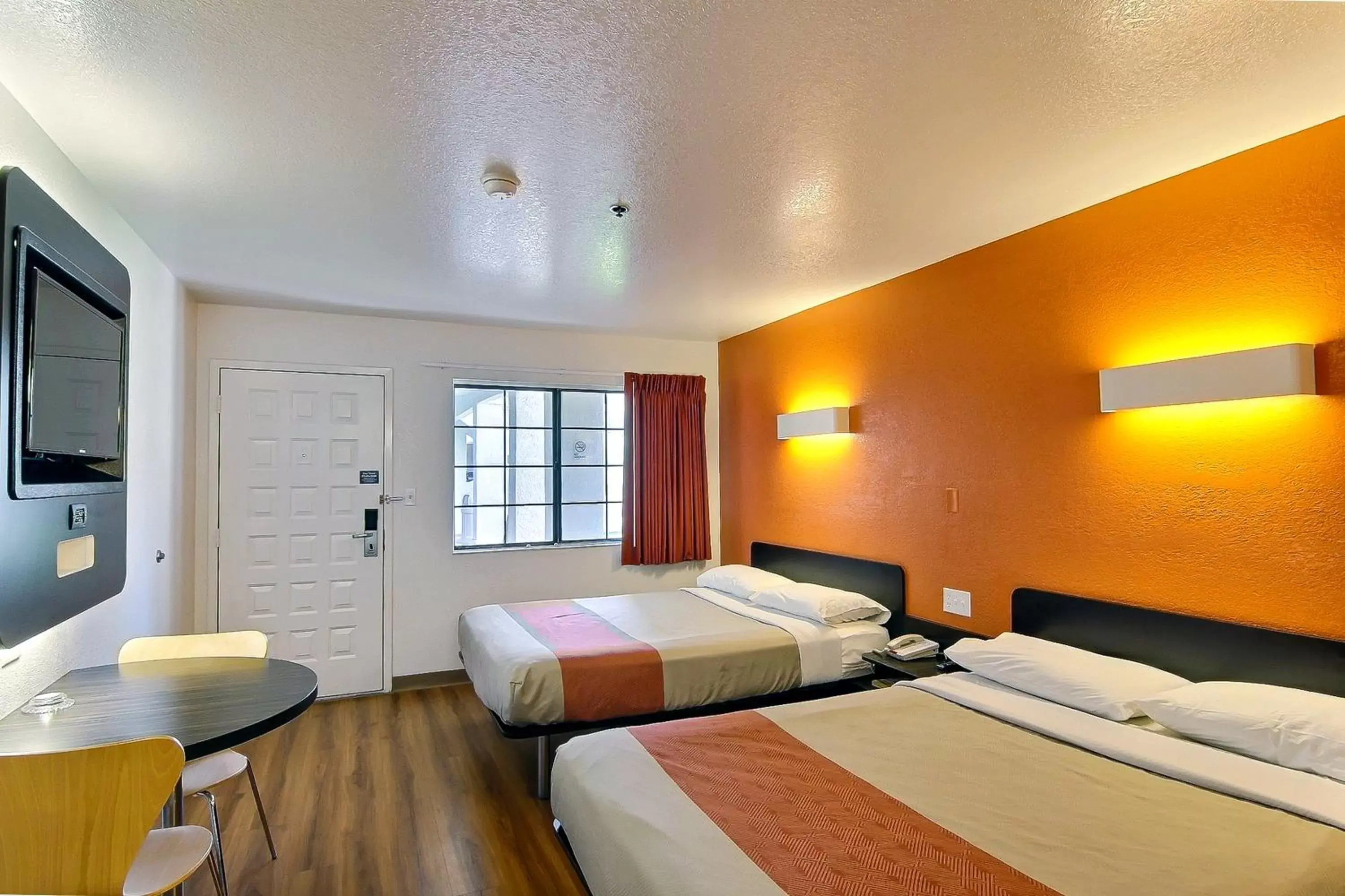 Bed in Motel 6-Thousand Oaks, CA