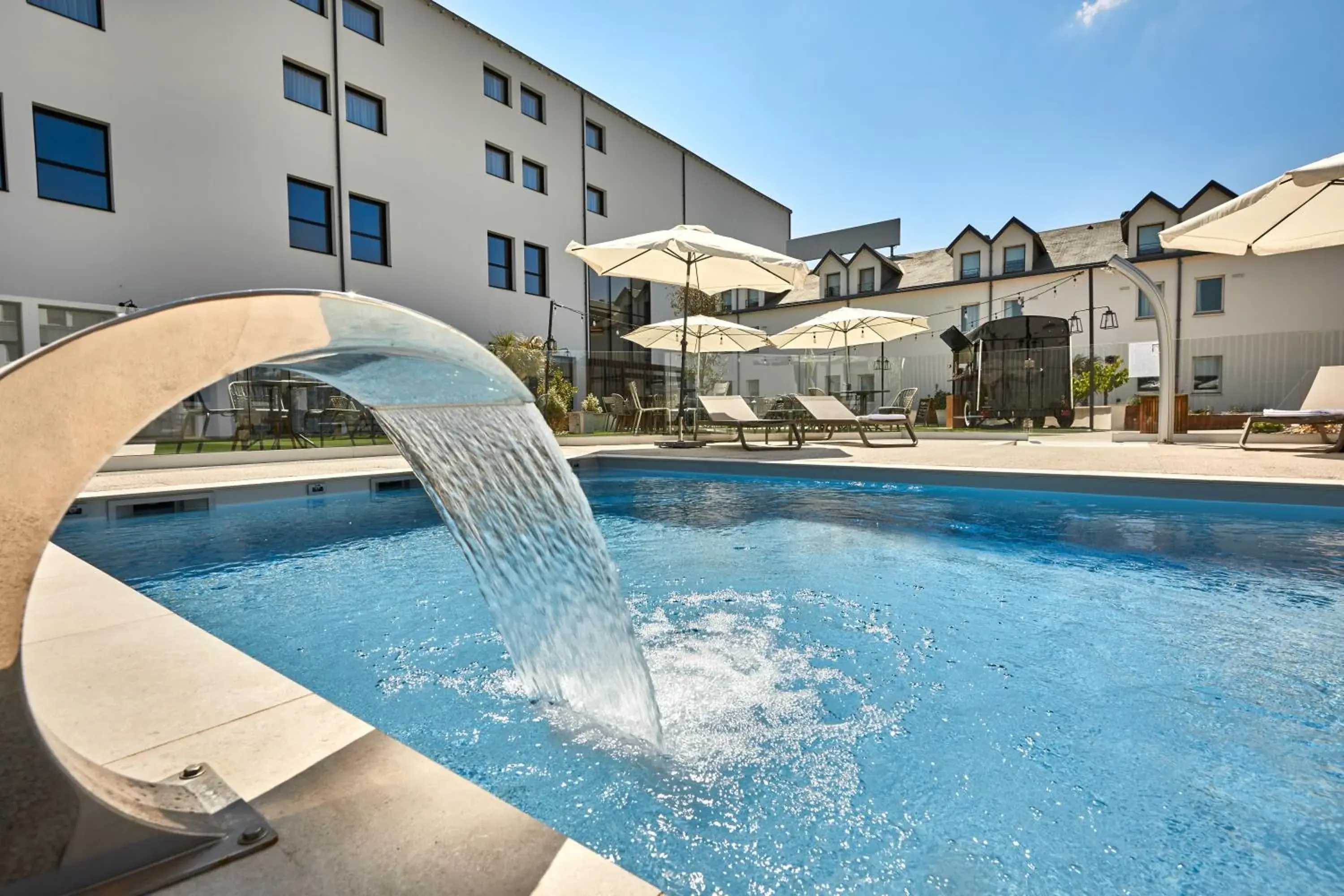 Swimming Pool in ibis Styles La Roche-sur-Yon