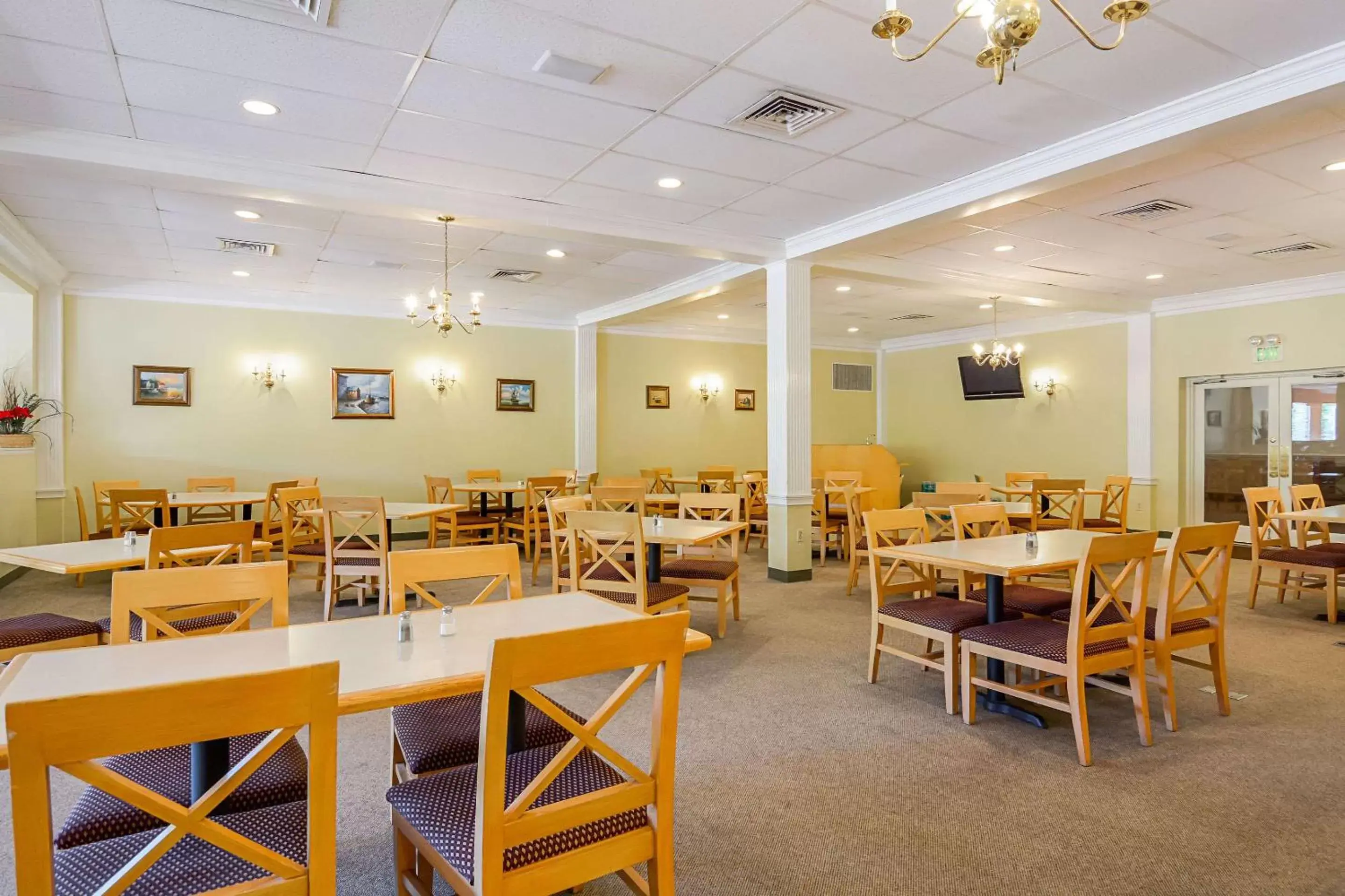 Restaurant/Places to Eat in Clarion Inn Harpers Ferry-Charles Town