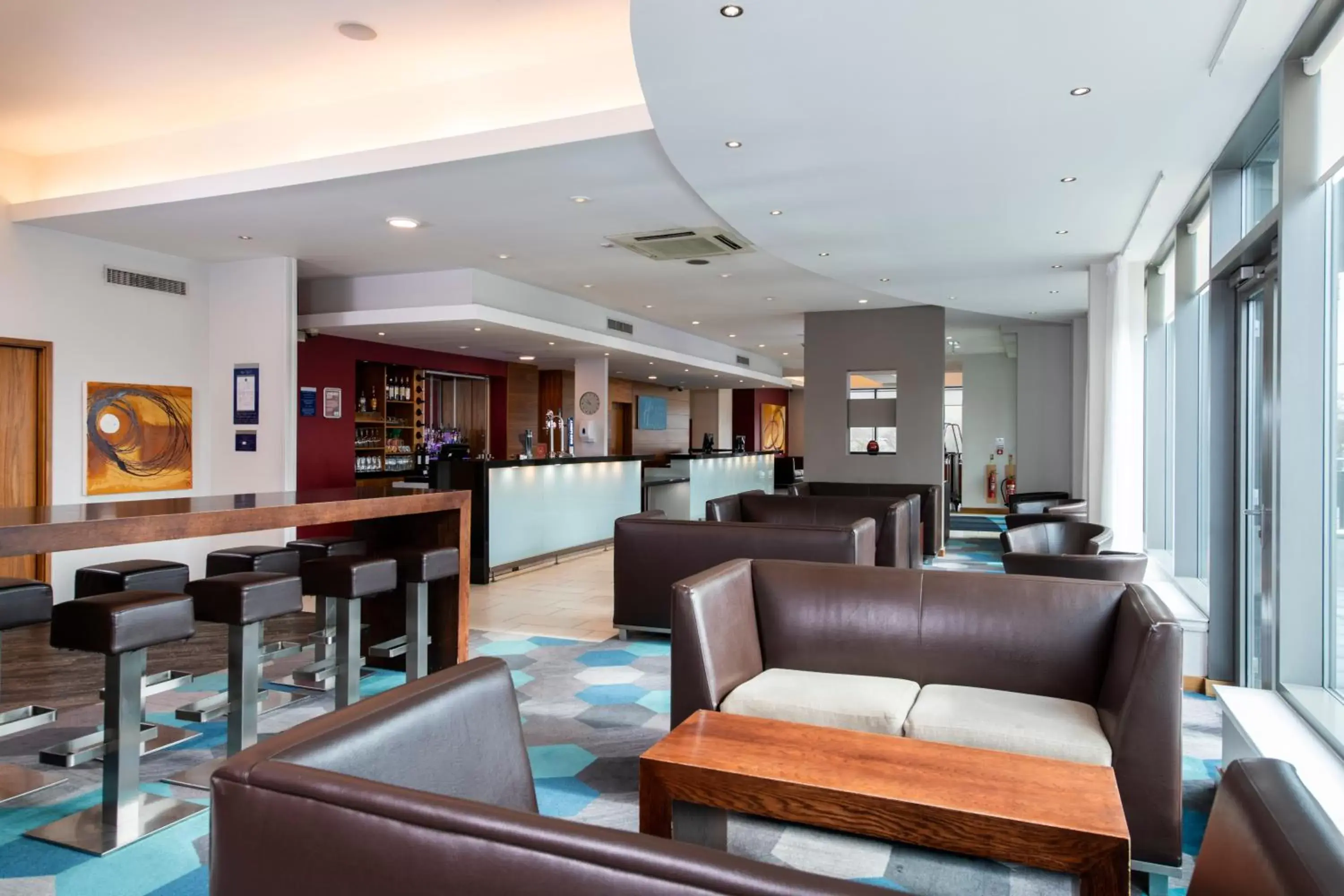 Restaurant/places to eat, Lounge/Bar in Holiday Inn Express Hamilton, an IHG Hotel